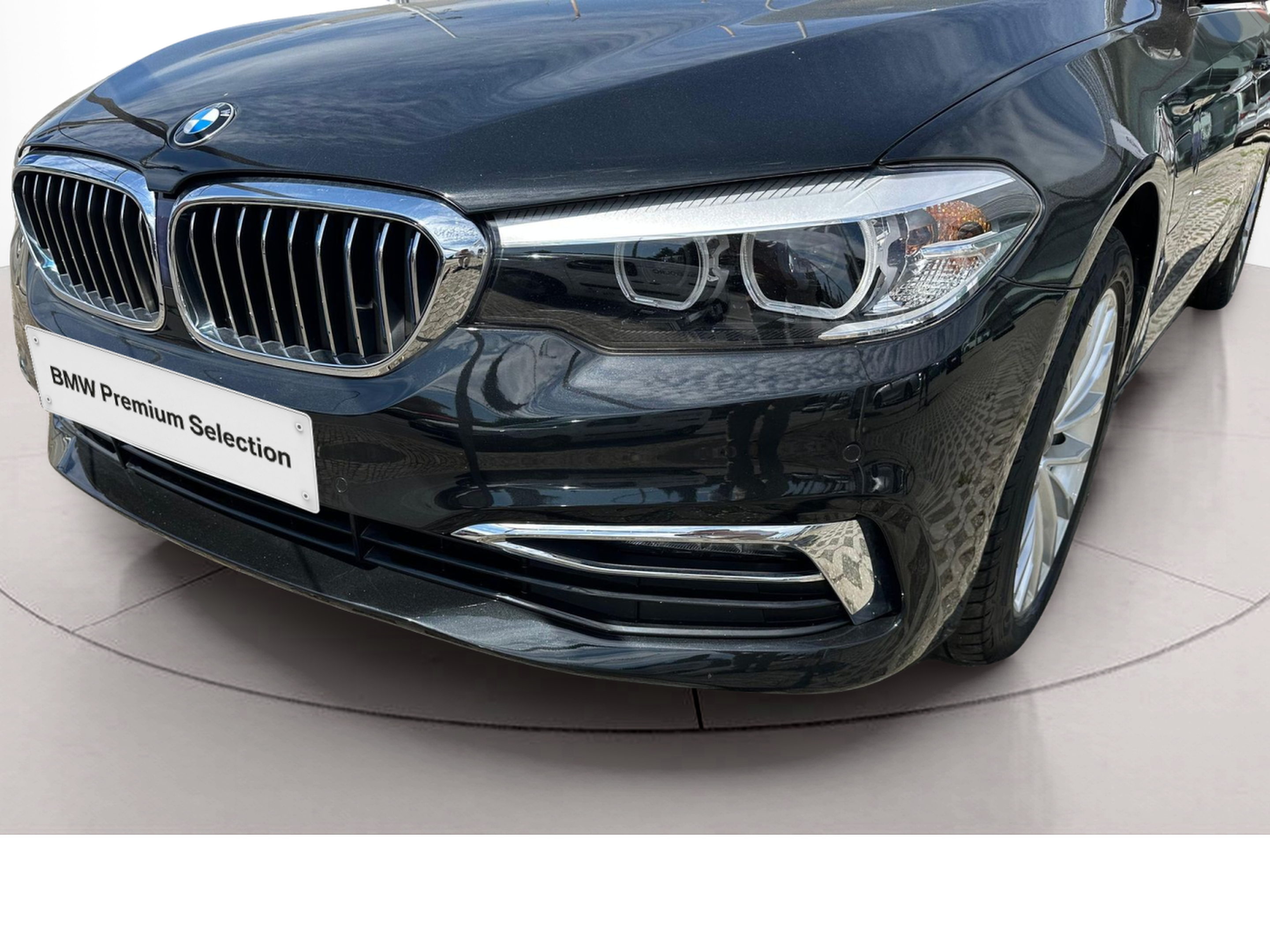 BMW Série 5 530e Berlina color Negro. Año 2018. 185KW(252CV). Elétrico / Gasolina Híbrido. En concesionario MCoutinho - Vila Real de Vila Real
