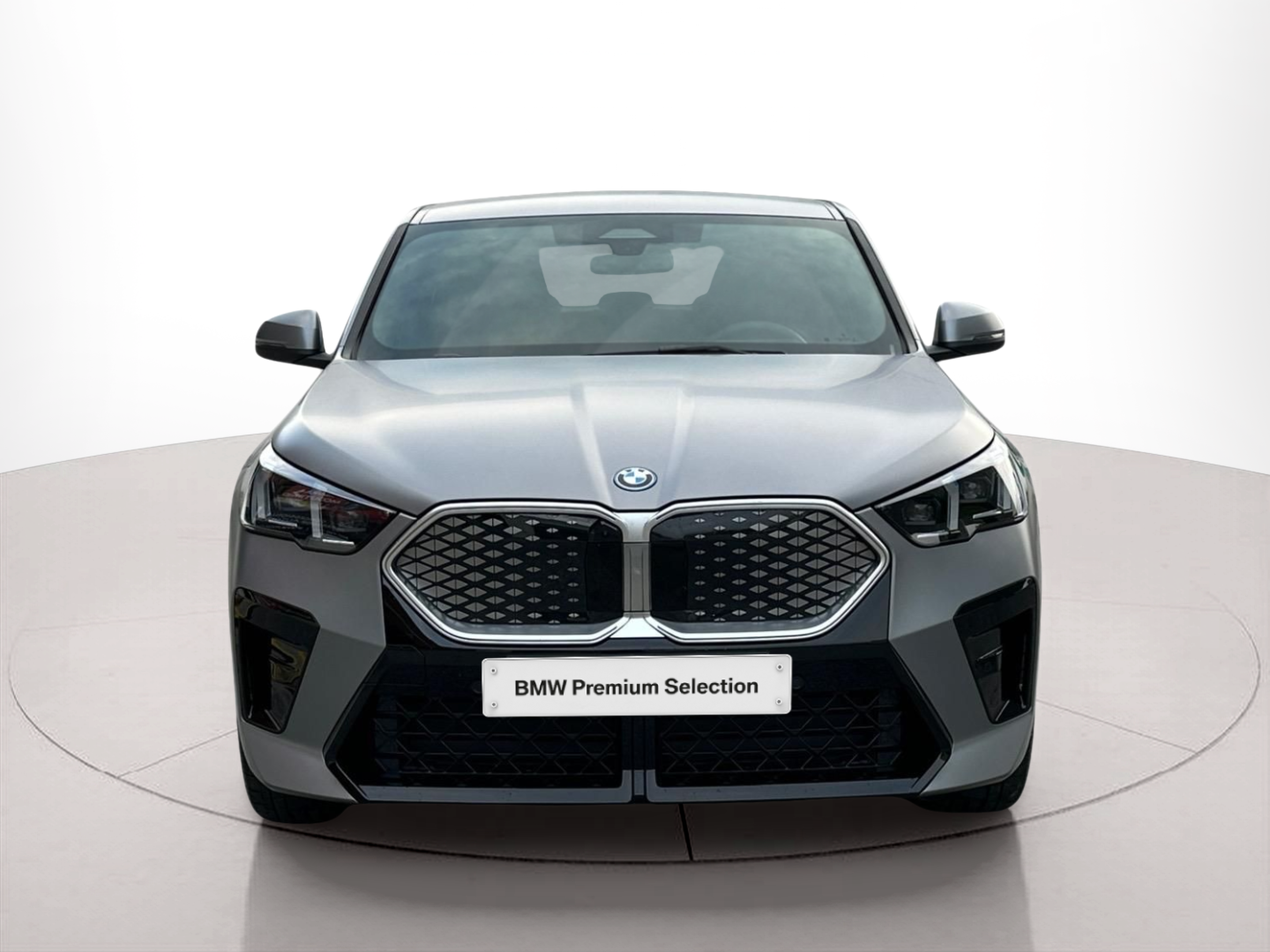 Fotos de BMW iX2 eDrive20 color Gris. Año 2024. 150KW(204CV). Elétrico. En concesionario MCoutinho - Vila Real de Vila Real