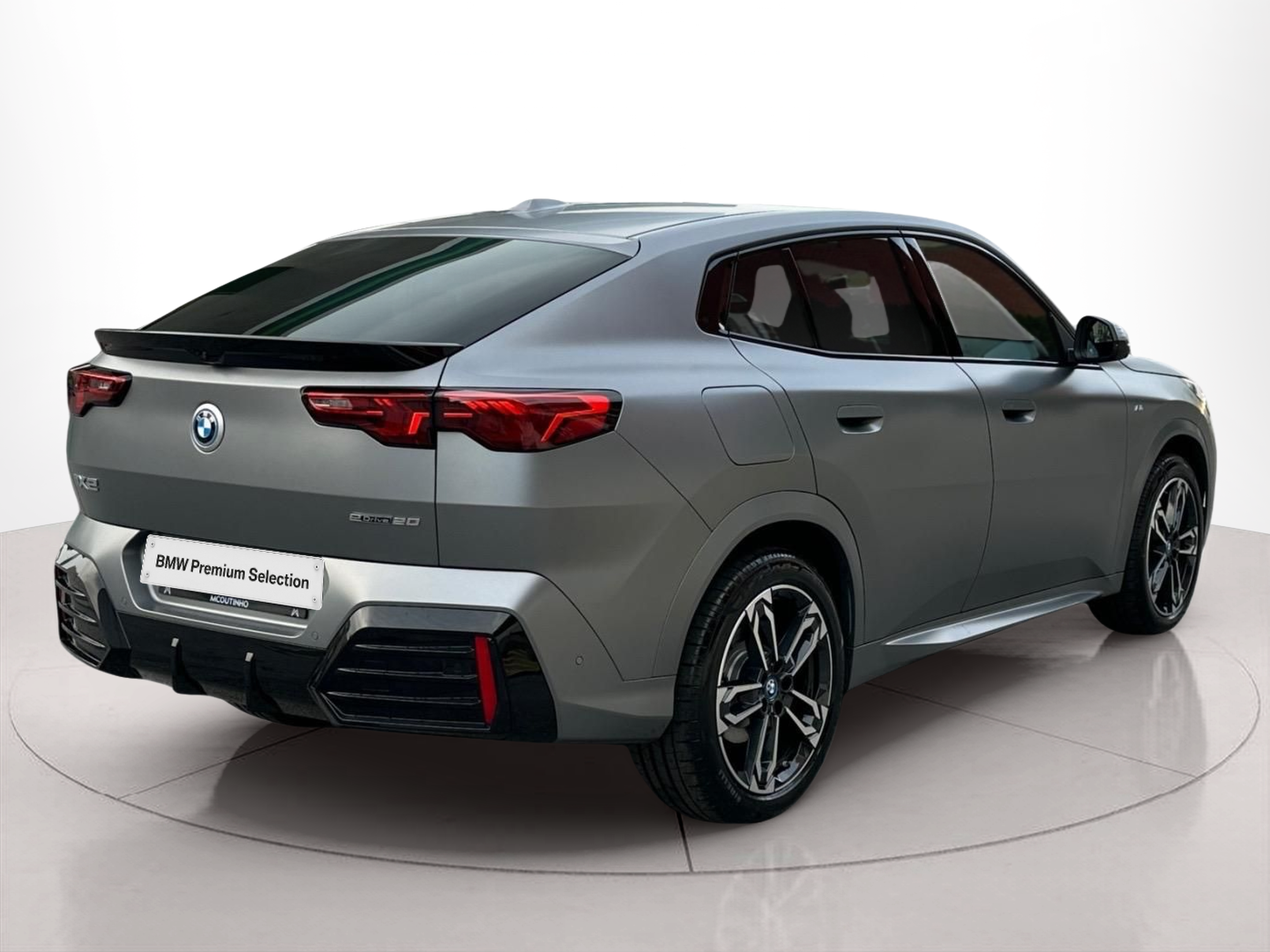 BMW iX2 eDrive20 color Gris. Año 2024. 150KW(204CV). Elétrico. En concesionario MCoutinho - Vila Real de Vila Real