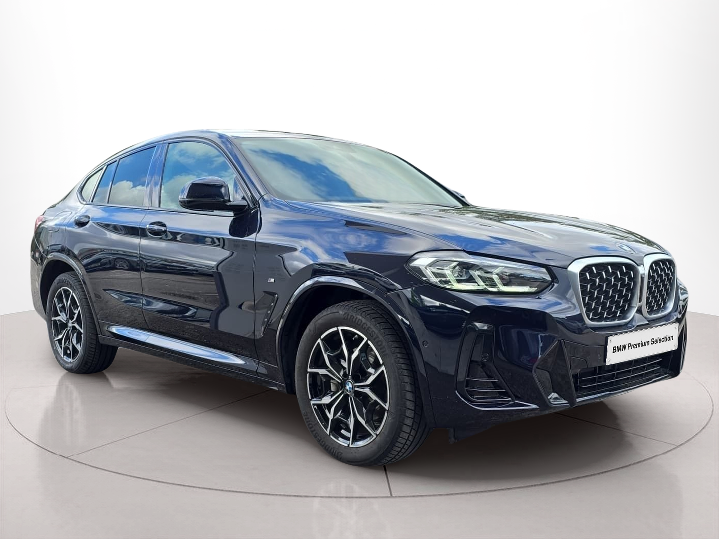 BMW X4 xDrive20d color Negro. Año 2024. 140KW(190CV). Diesel. En concesionario MCoutinho Bomcar Leiria de Leiria