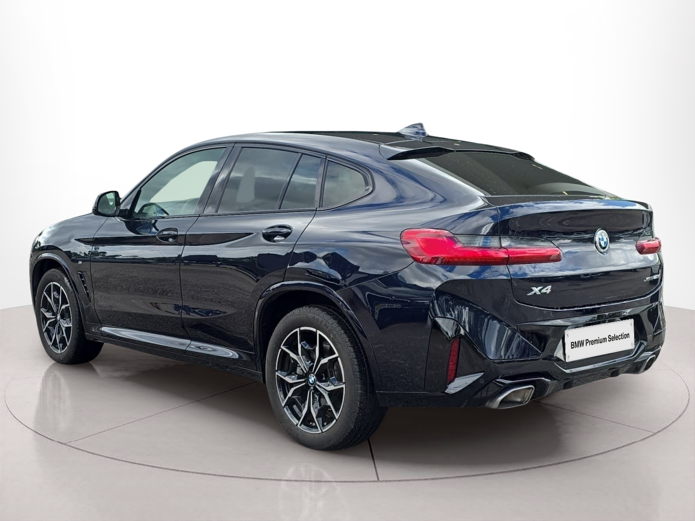 BMW X4 xDrive20d color Negro. Año 2024. 140KW(190CV). Diesel. En concesionario MCoutinho Bomcar Leiria de Leiria