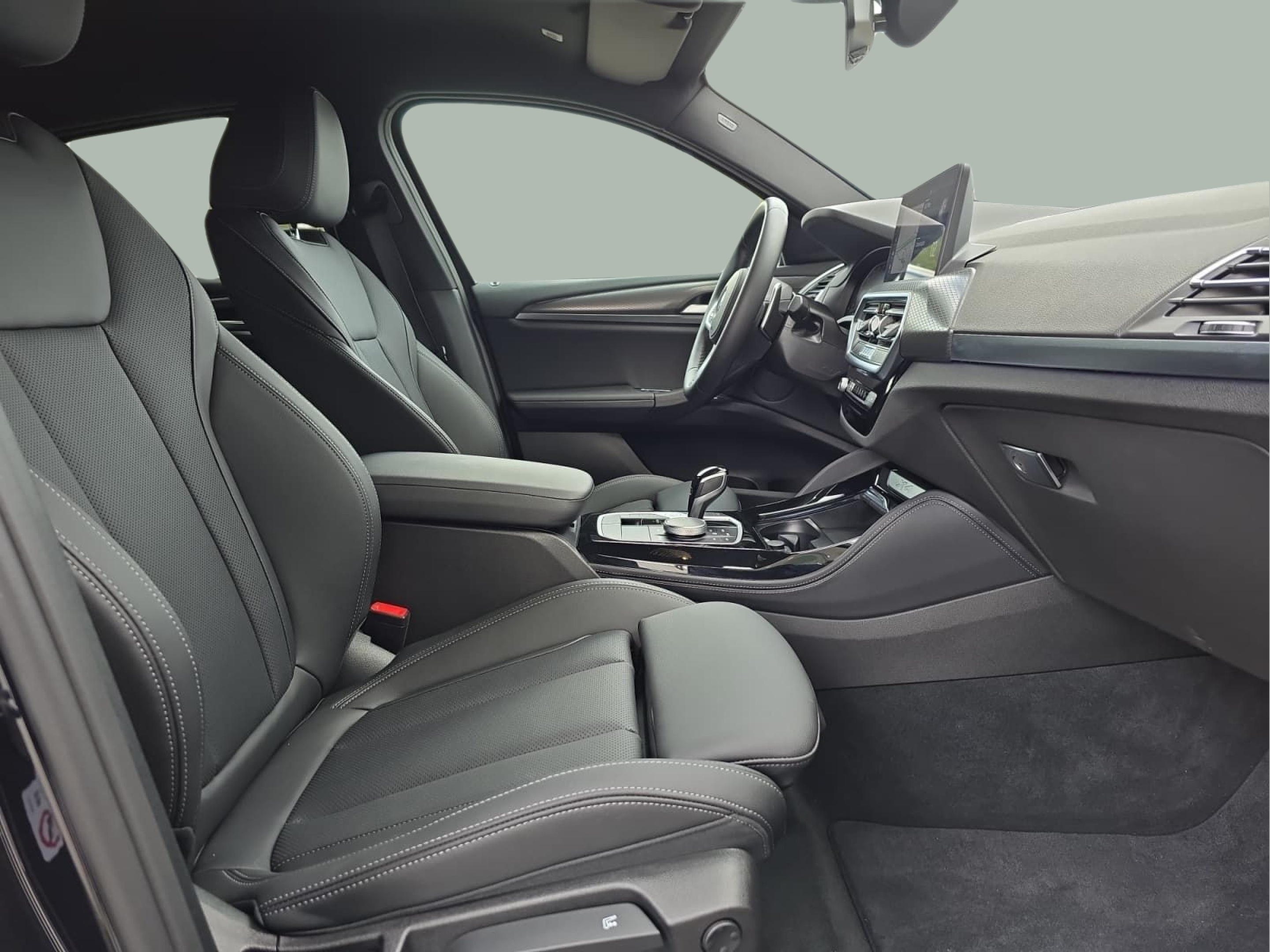 BMW X4 xDrive20d color Negro. Año 2024. 140KW(190CV). Diesel. En concesionario MCoutinho Bomcar Leiria de Leiria
