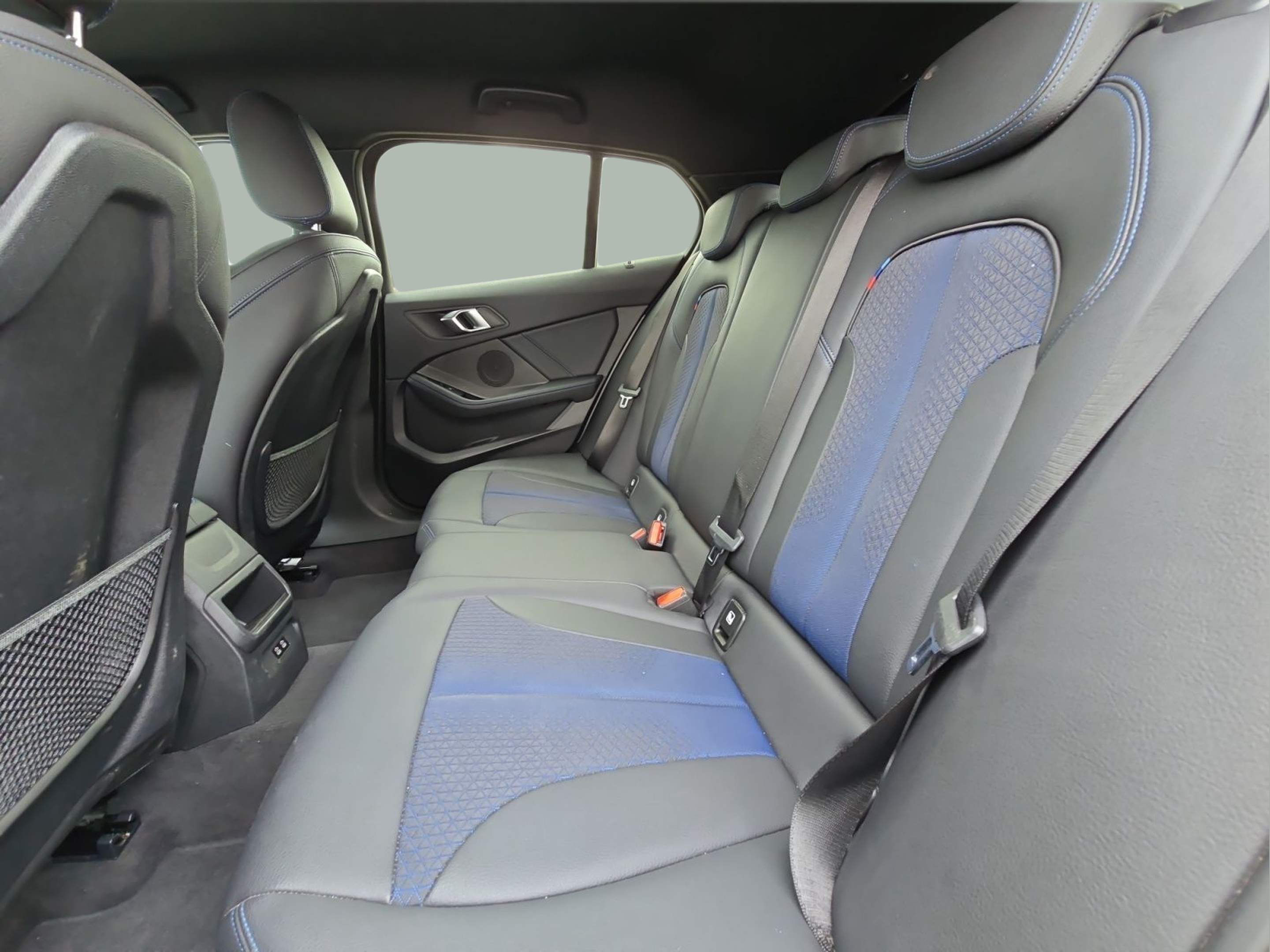 BMW Série 1 116d color Gris. Año 2024. 85KW(116CV). Diesel. En concesionario MCoutinho Bomcar Leiria de Leiria