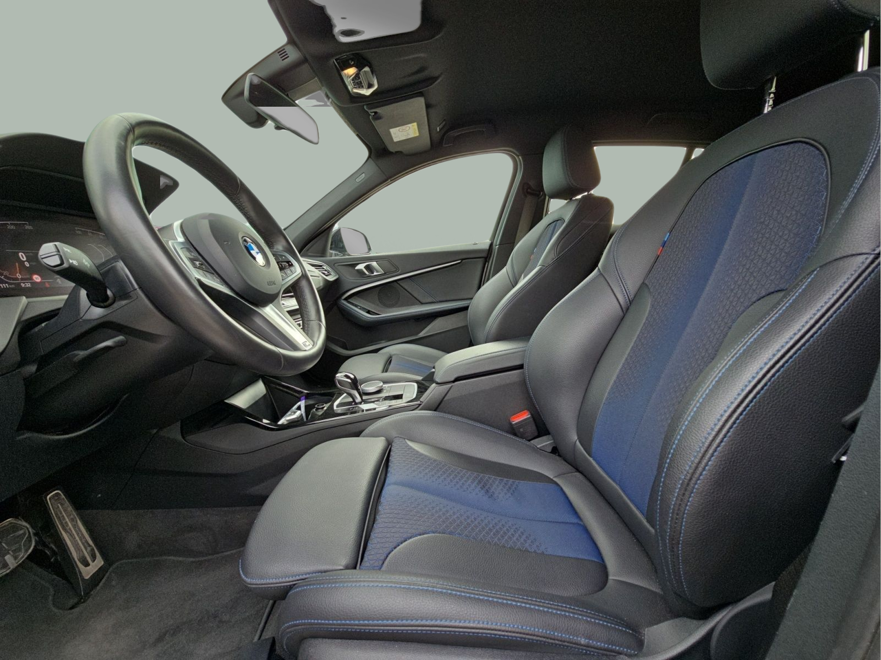 BMW Série 1 116d color Gris. Año 2024. 85KW(116CV). Diesel. En concesionario MCoutinho Bomcar Leiria de Leiria