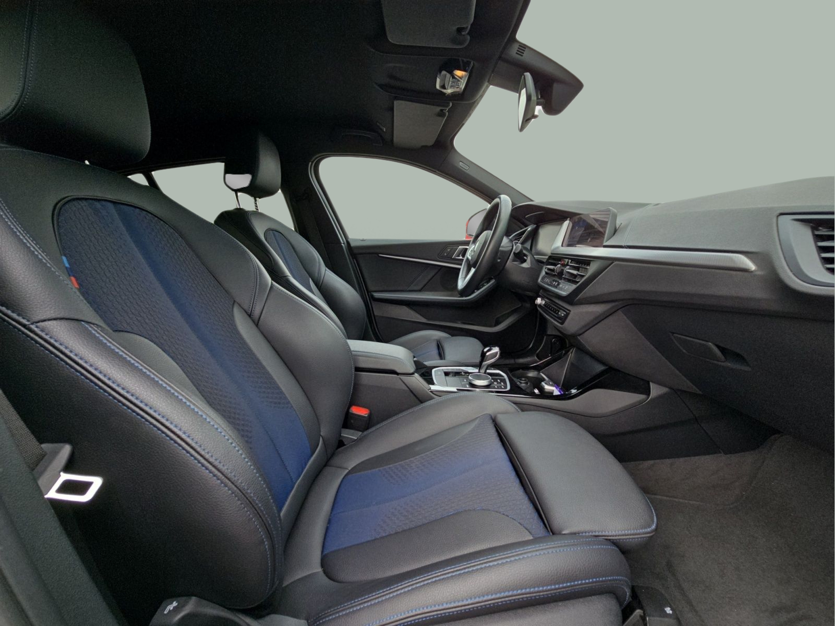 BMW Série 1 116d color Gris. Año 2024. 85KW(116CV). Diesel. En concesionario MCoutinho Bomcar Leiria de Leiria