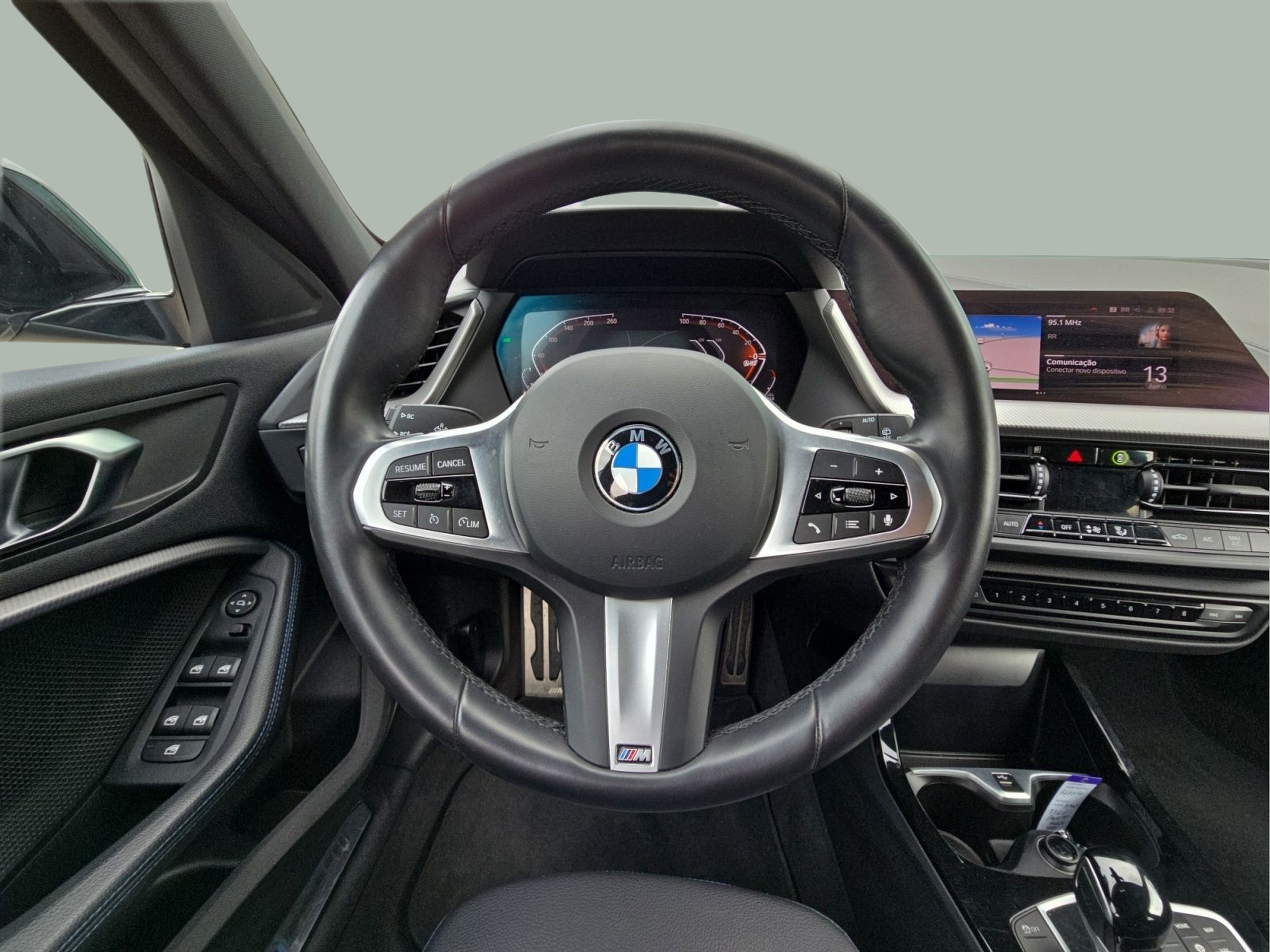 BMW Série 1 116d color Gris. Año 2024. 85KW(116CV). Diesel. En concesionario MCoutinho Bomcar Leiria de Leiria