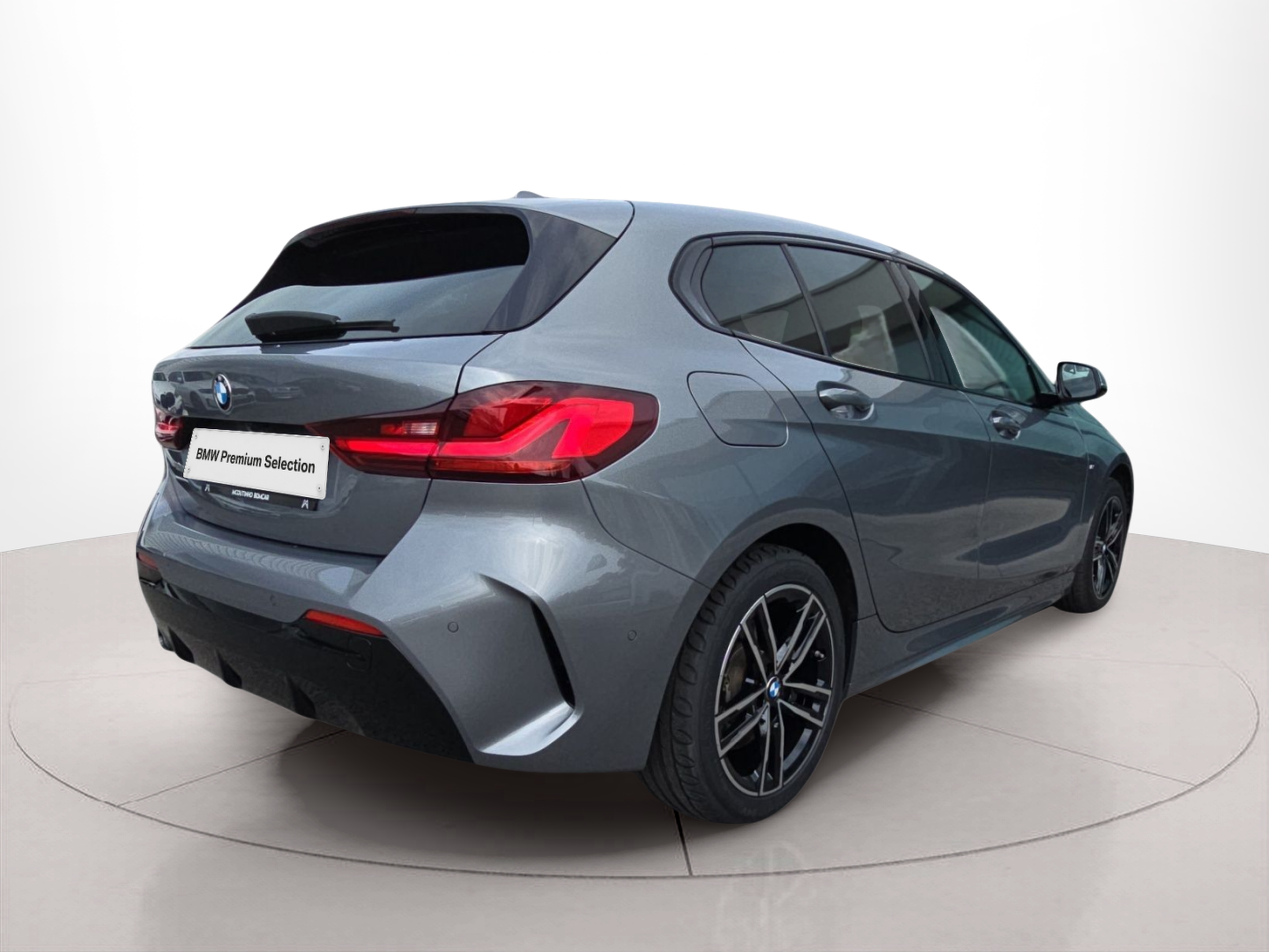 BMW Série 1 116d color Gris. Año 2024. 85KW(116CV). Diesel. En concesionario MCoutinho Bomcar Leiria de Leiria