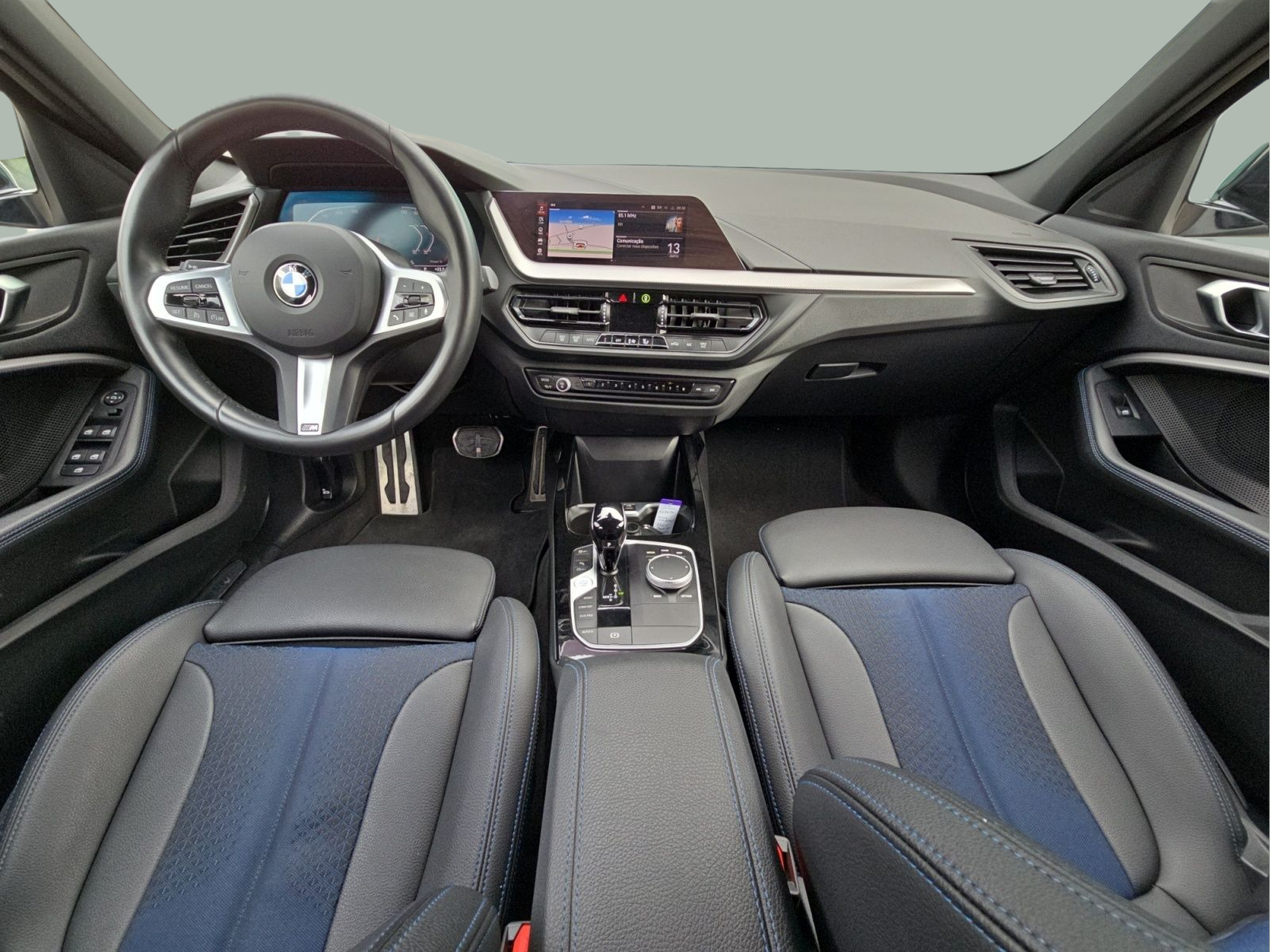 BMW Série 1 116d color Gris. Año 2024. 85KW(116CV). Diesel. En concesionario MCoutinho Bomcar Leiria de Leiria