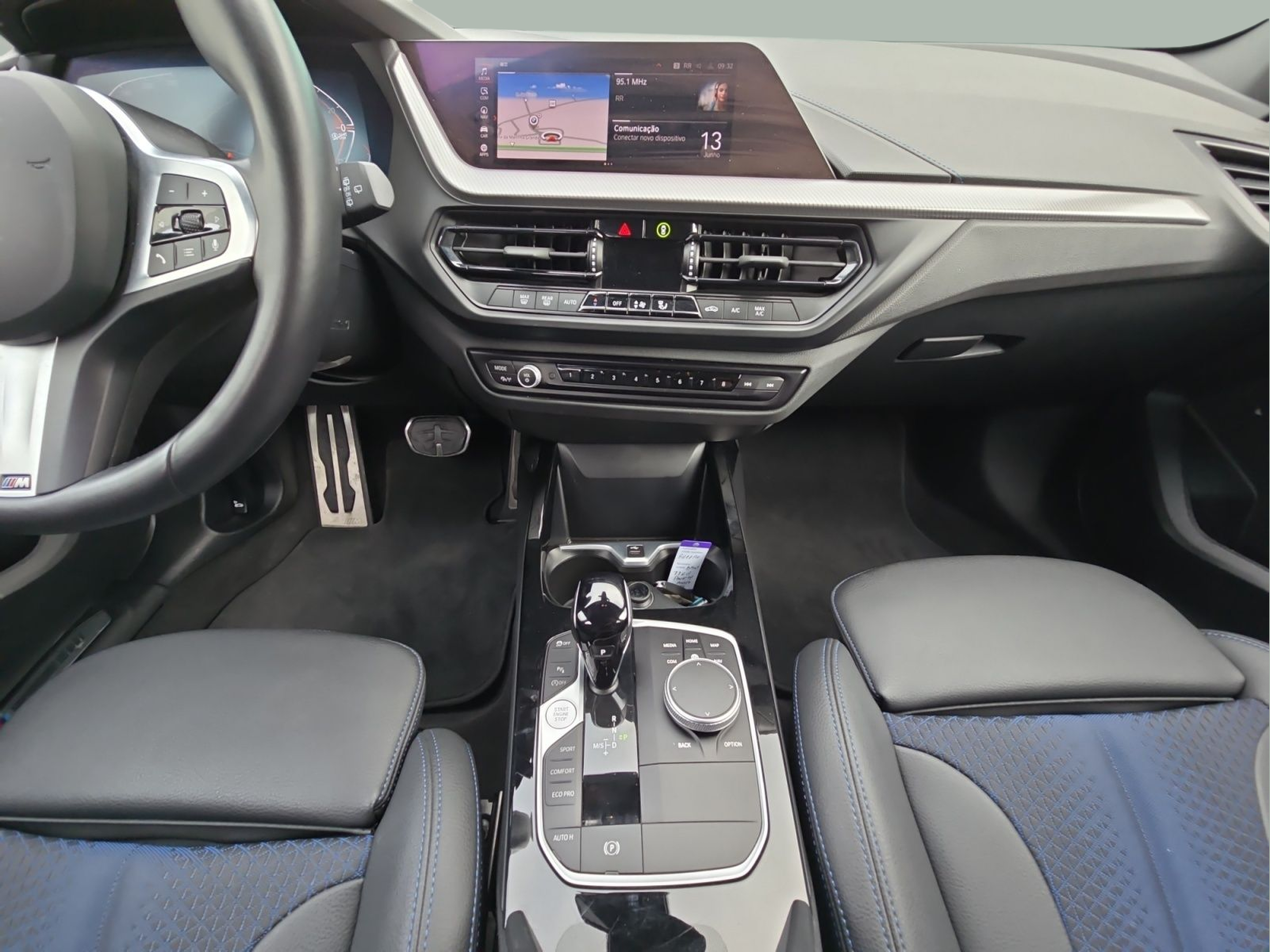 BMW Série 1 116d color Gris. Año 2024. 85KW(116CV). Diesel. En concesionario MCoutinho Bomcar Leiria de Leiria