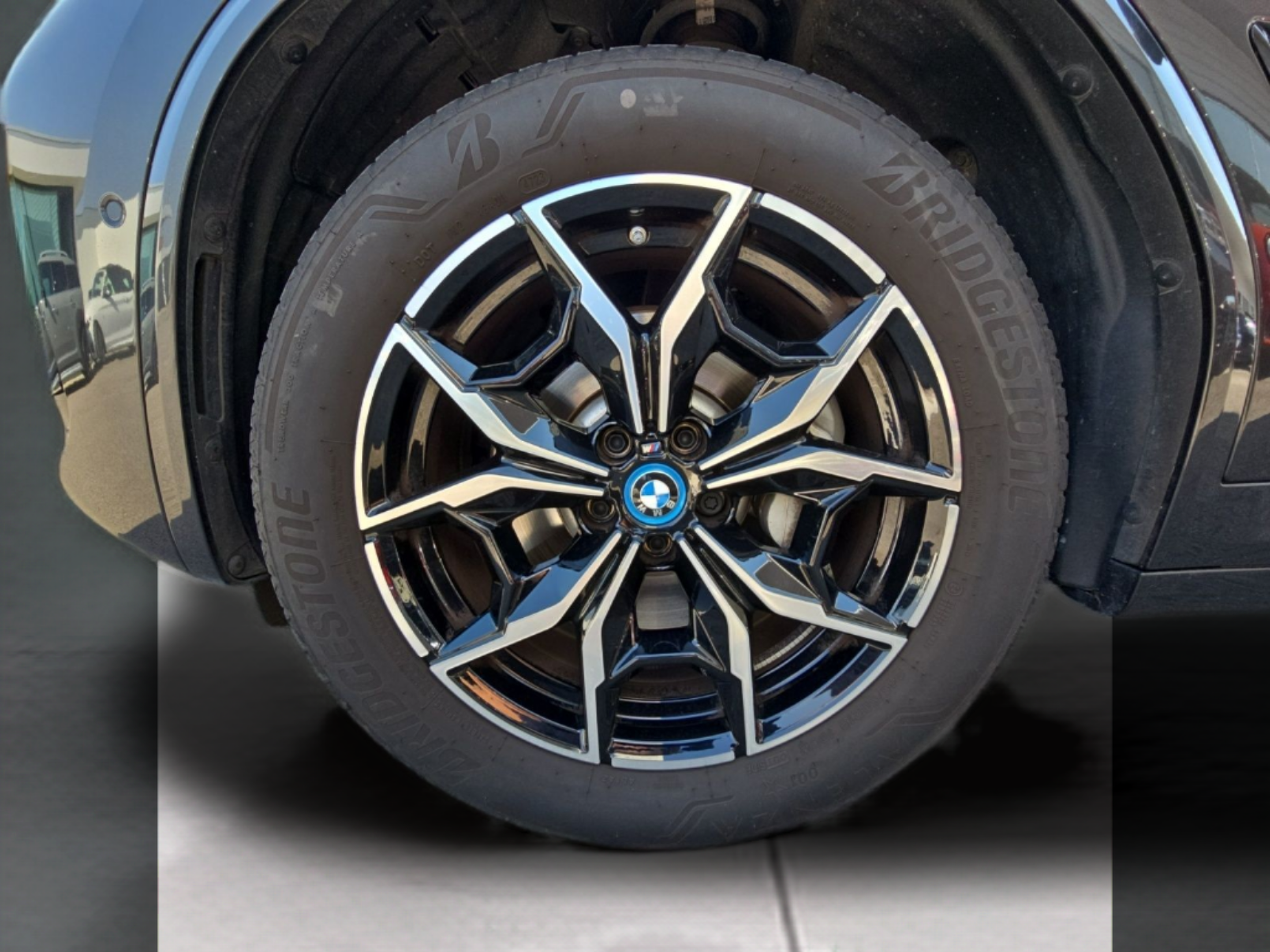 BMW X3 xDrive30e color Gris. Año 2024. 215KW(292CV). Elétrico / Gasolina Híbrido. En concesionario MCoutinho Bomcar Leiria de Leiria