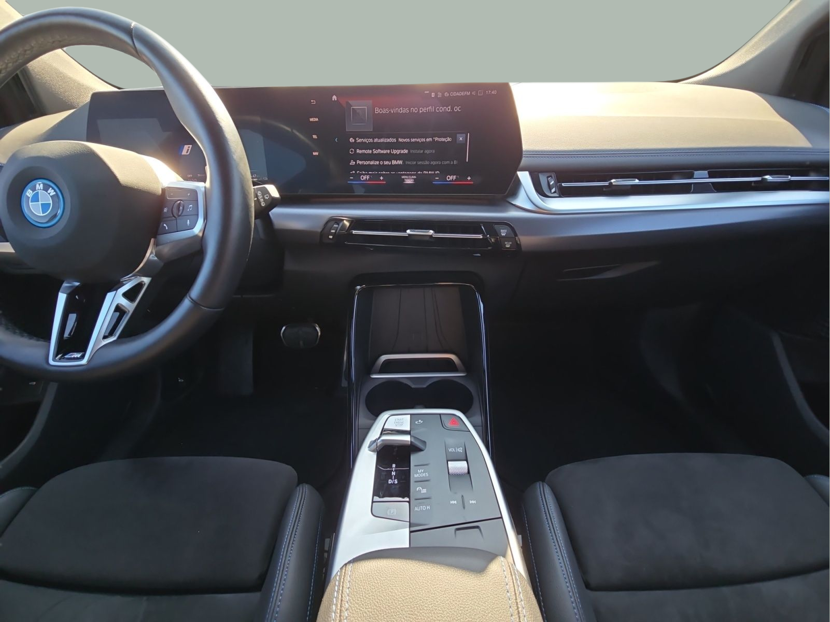 BMW Série 2 225xe Active Tourer color Gris. Año 2023. 180KW(245CV). Elétrico / Gasolina Híbrido. En concesionario MCoutinho Bomcar Leiria de Leiria