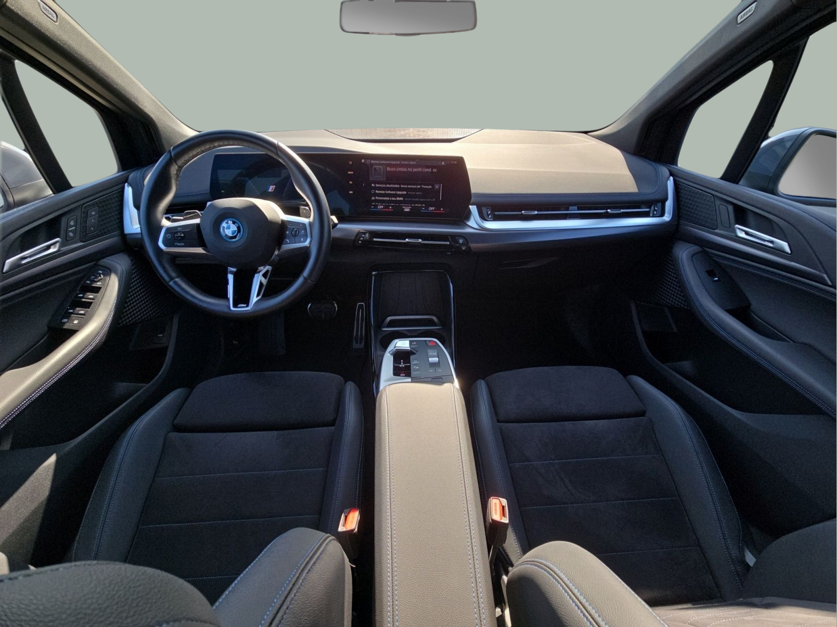 BMW Série 2 225xe Active Tourer color Gris. Año 2023. 180KW(245CV). Elétrico / Gasolina Híbrido. En concesionario MCoutinho Bomcar Leiria de Leiria