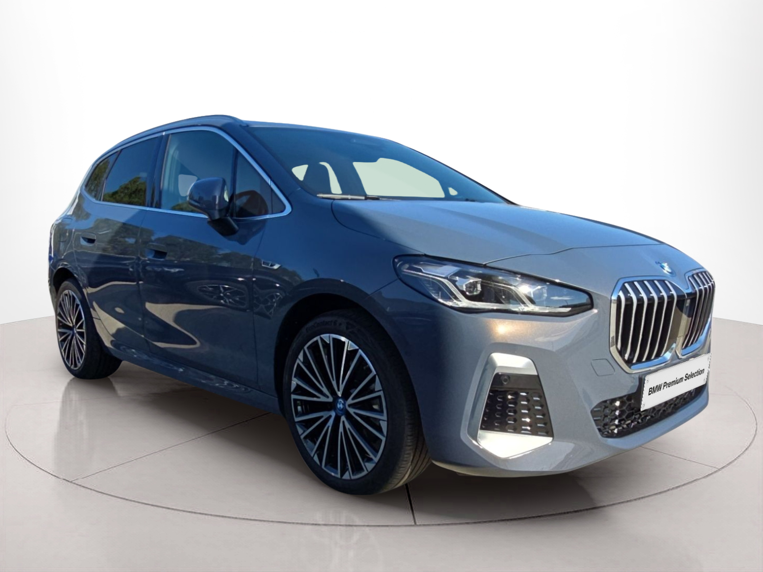 BMW Série 2 225xe Active Tourer color Gris. Año 2023. 180KW(245CV). Elétrico / Gasolina Híbrido. En concesionario MCoutinho Bomcar Leiria de Leiria