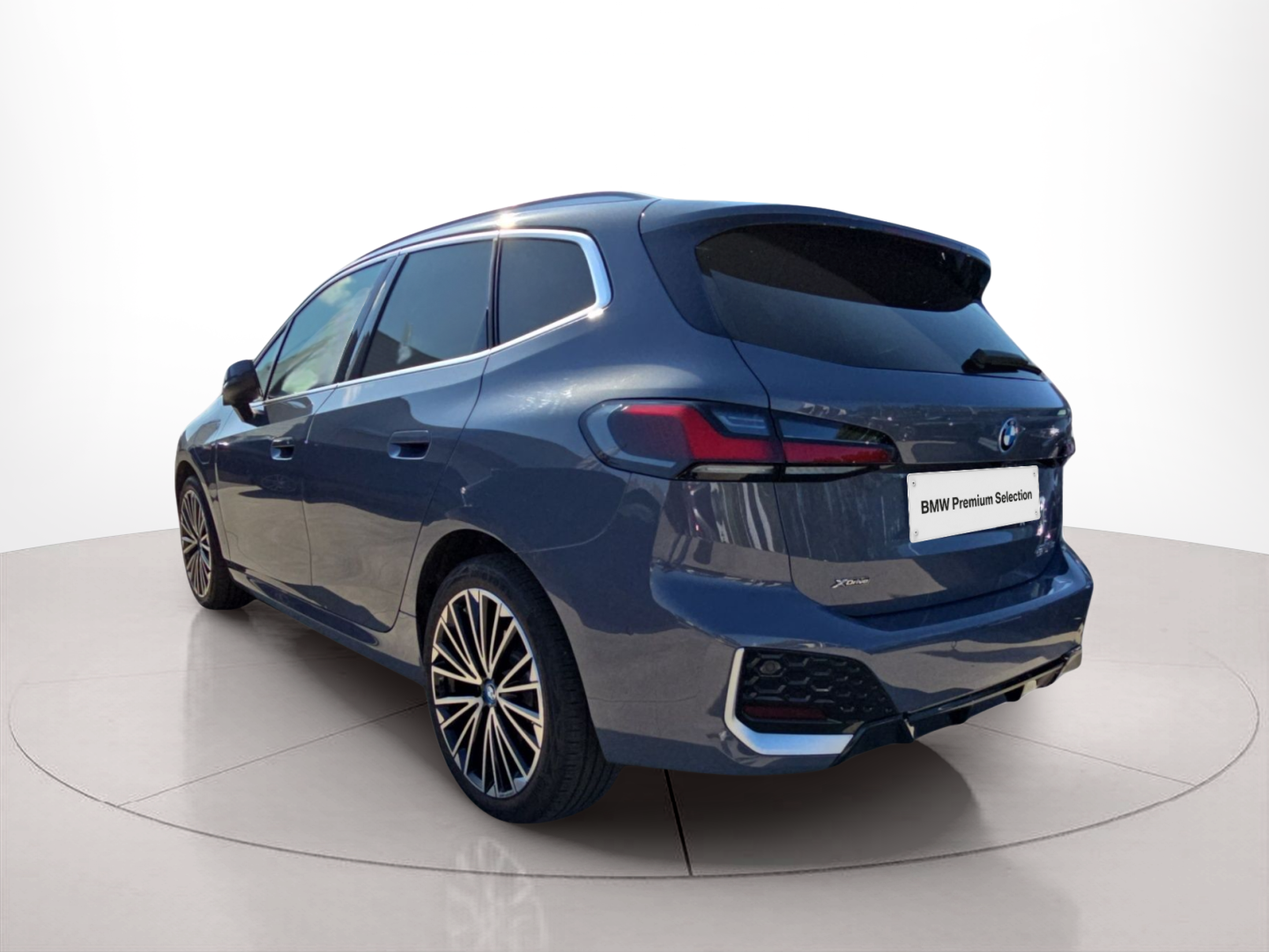 BMW Série 2 225xe Active Tourer color Gris. Año 2023. 180KW(245CV). Elétrico / Gasolina Híbrido. En concesionario MCoutinho Bomcar Leiria de Leiria