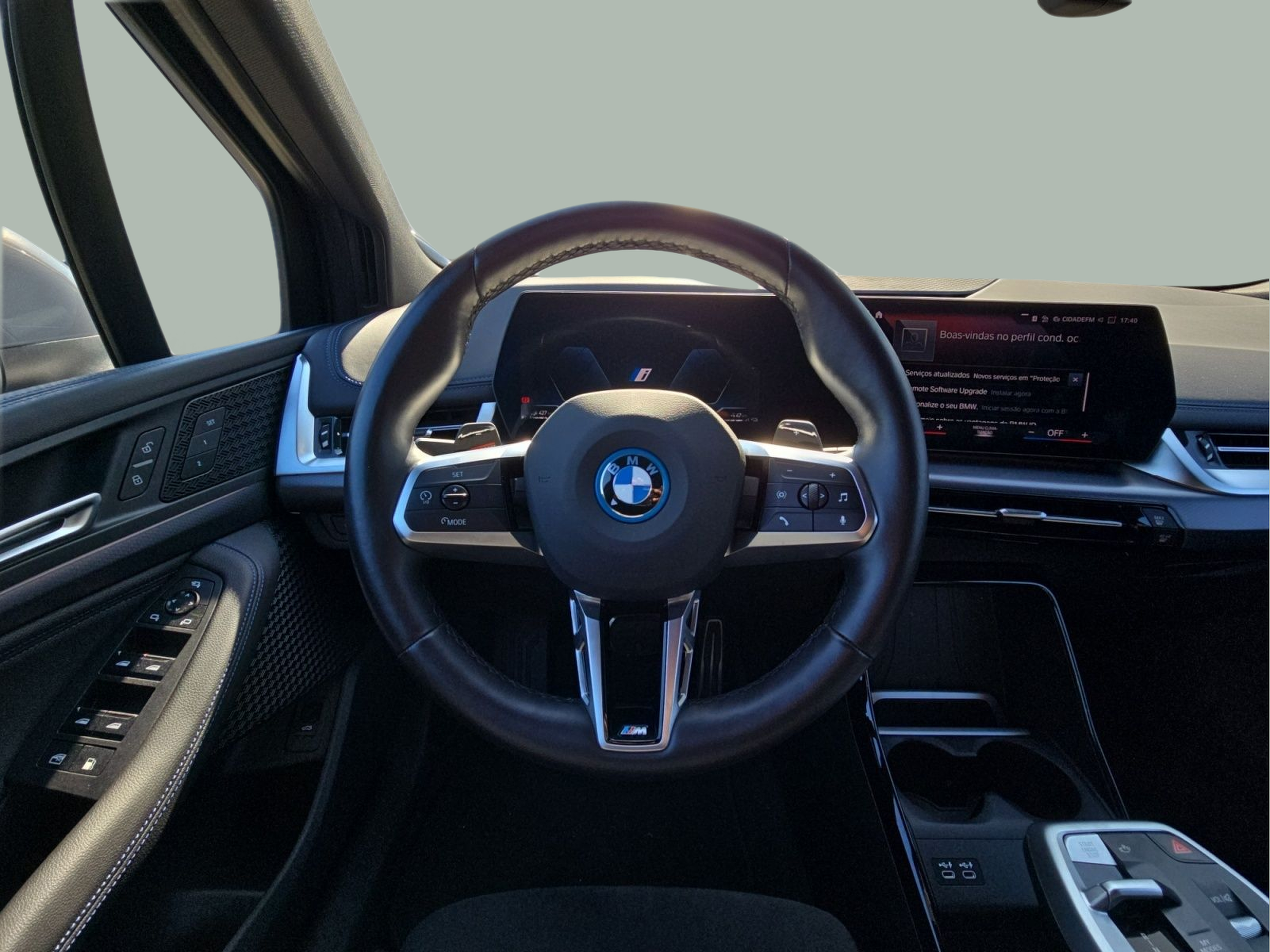 BMW Série 2 225xe Active Tourer color Gris. Año 2023. 180KW(245CV). Elétrico / Gasolina Híbrido. En concesionario MCoutinho Bomcar Leiria de Leiria