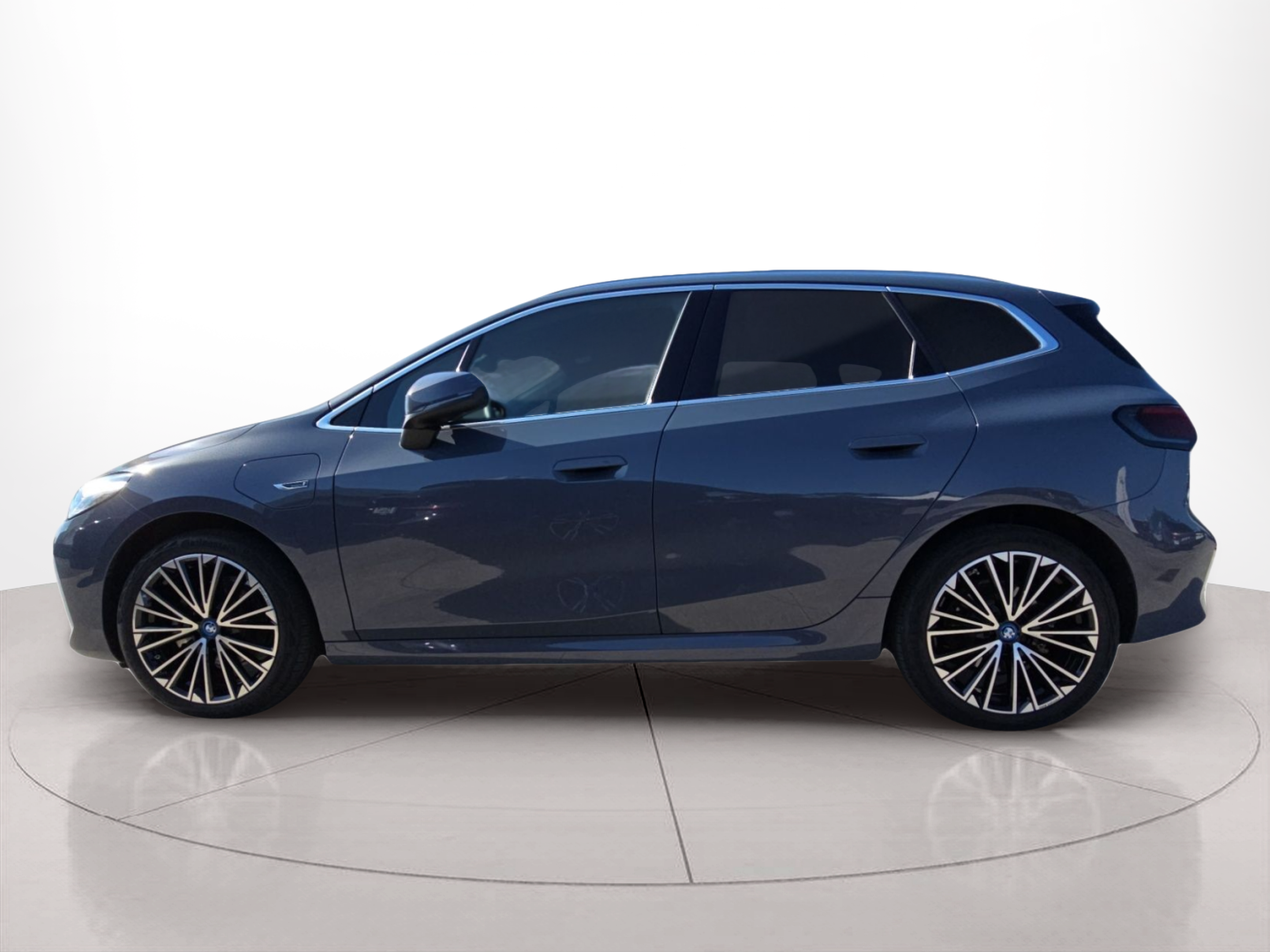 Fotos de BMW Série 2 225xe Active Tourer color Gris. Año 2023. 180KW(245CV). Elétrico / Gasolina Híbrido. En concesionario MCoutinho Bomcar Leiria de Leiria
