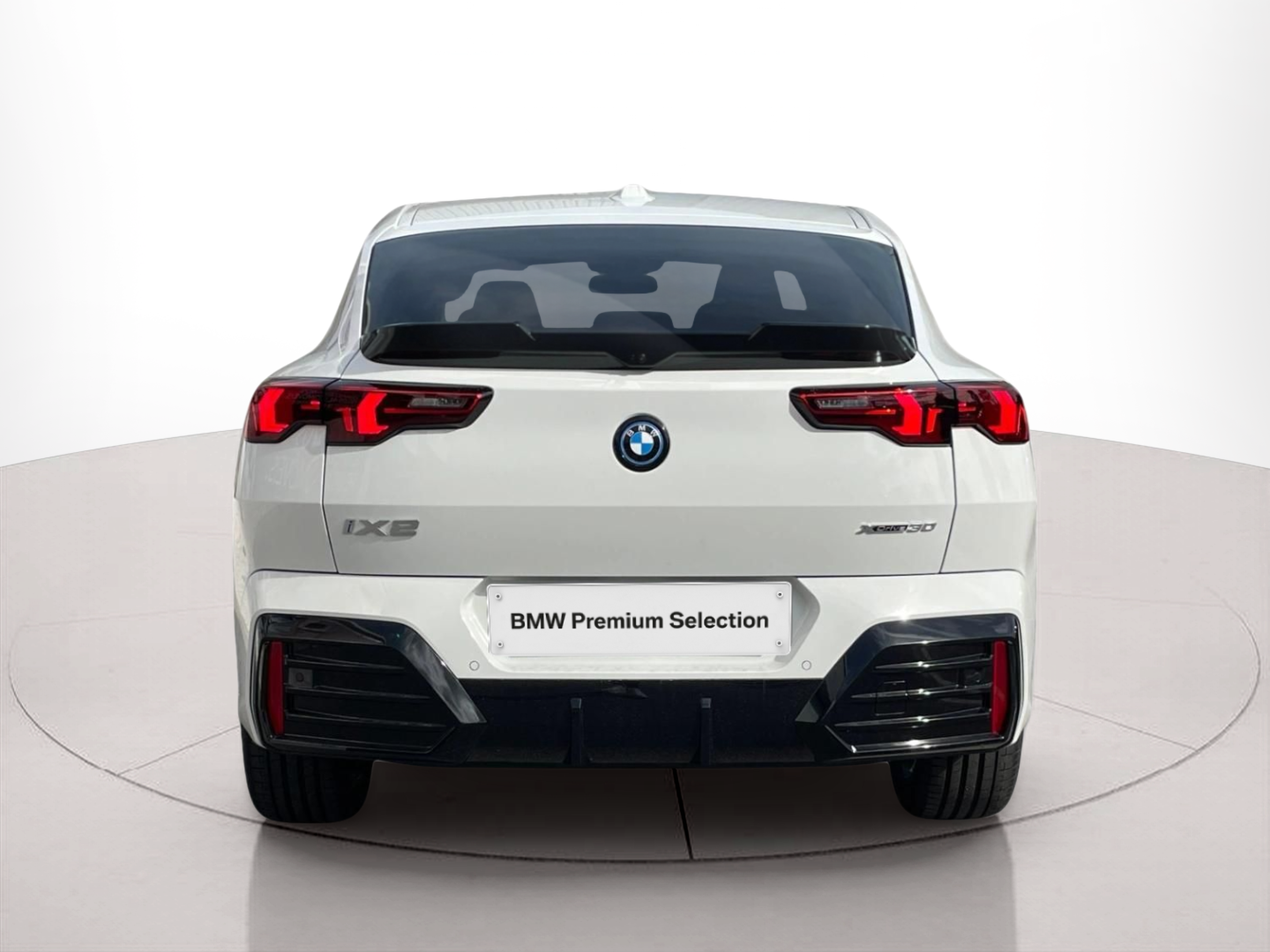 BMW iX2 xDrive30 color Blanco. Año 2025. 230KW(313CV). Elétrico. En concesionario MCoutinho - Viseu de Viseu