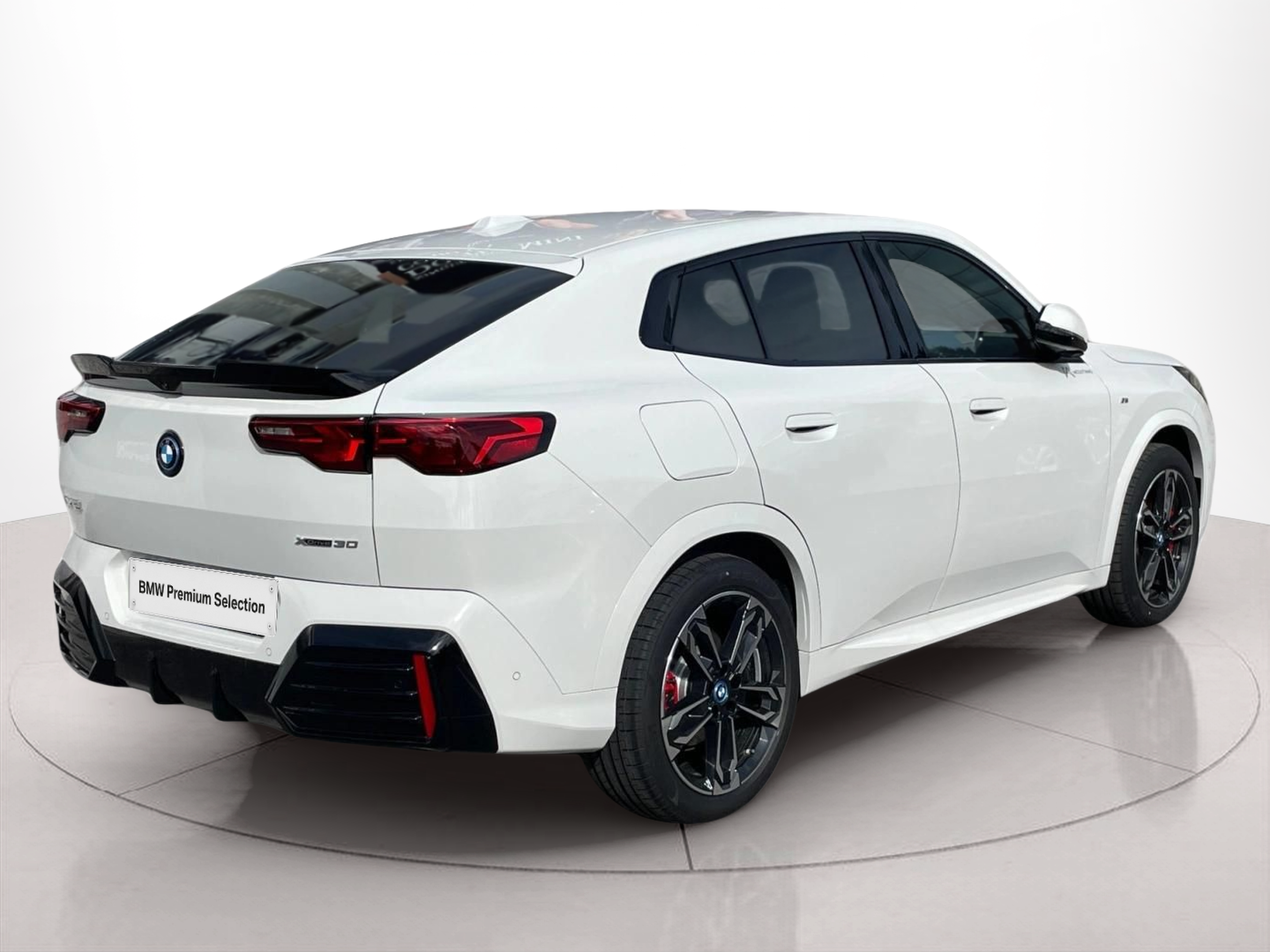 BMW iX2 xDrive30 color Blanco. Año 2025. 230KW(313CV). Elétrico. En concesionario MCoutinho - Viseu de Viseu
