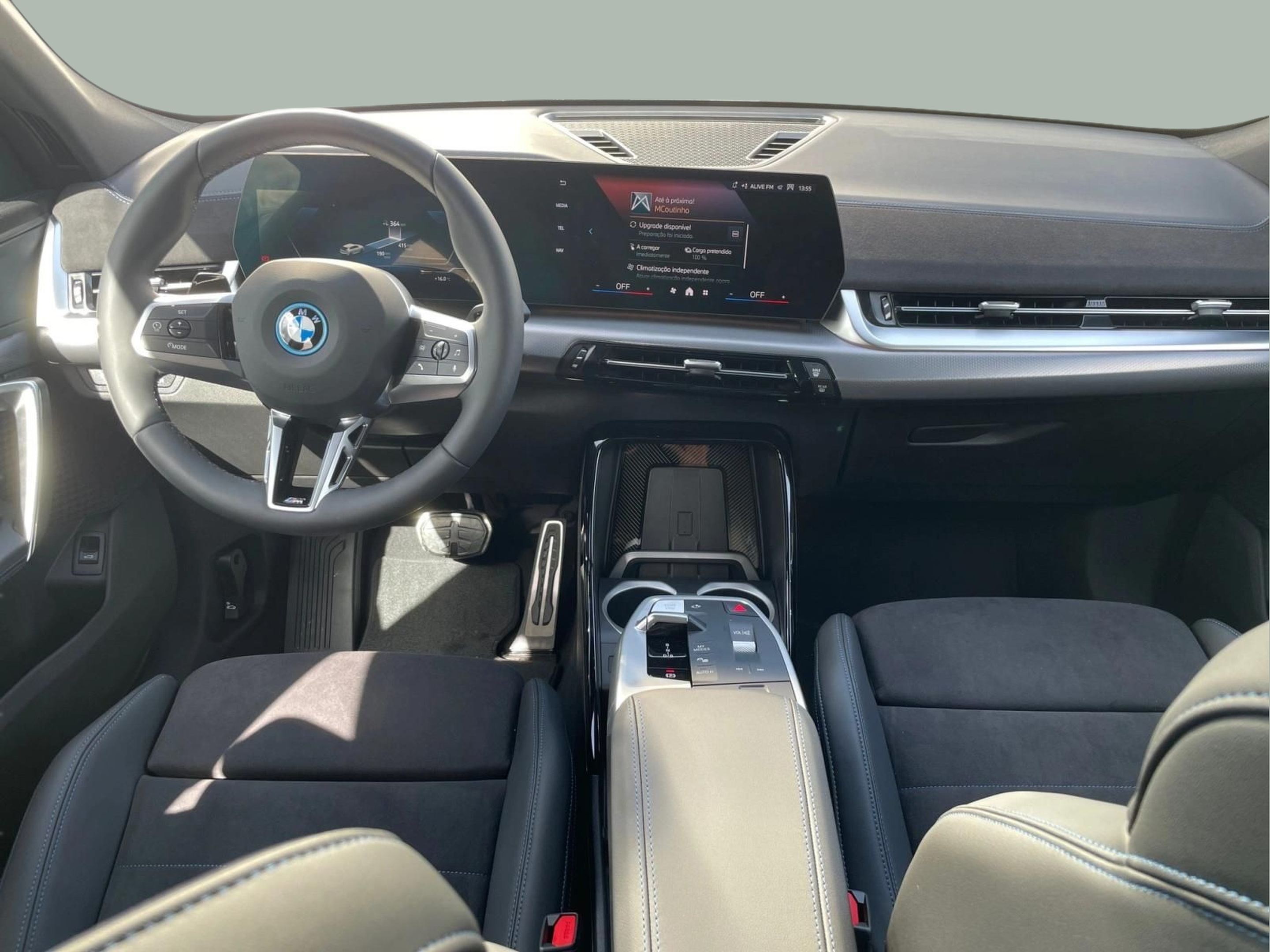 BMW iX2 xDrive30 color Blanco. Año 2025. 230KW(313CV). Elétrico. En concesionario MCoutinho - Viseu de Viseu