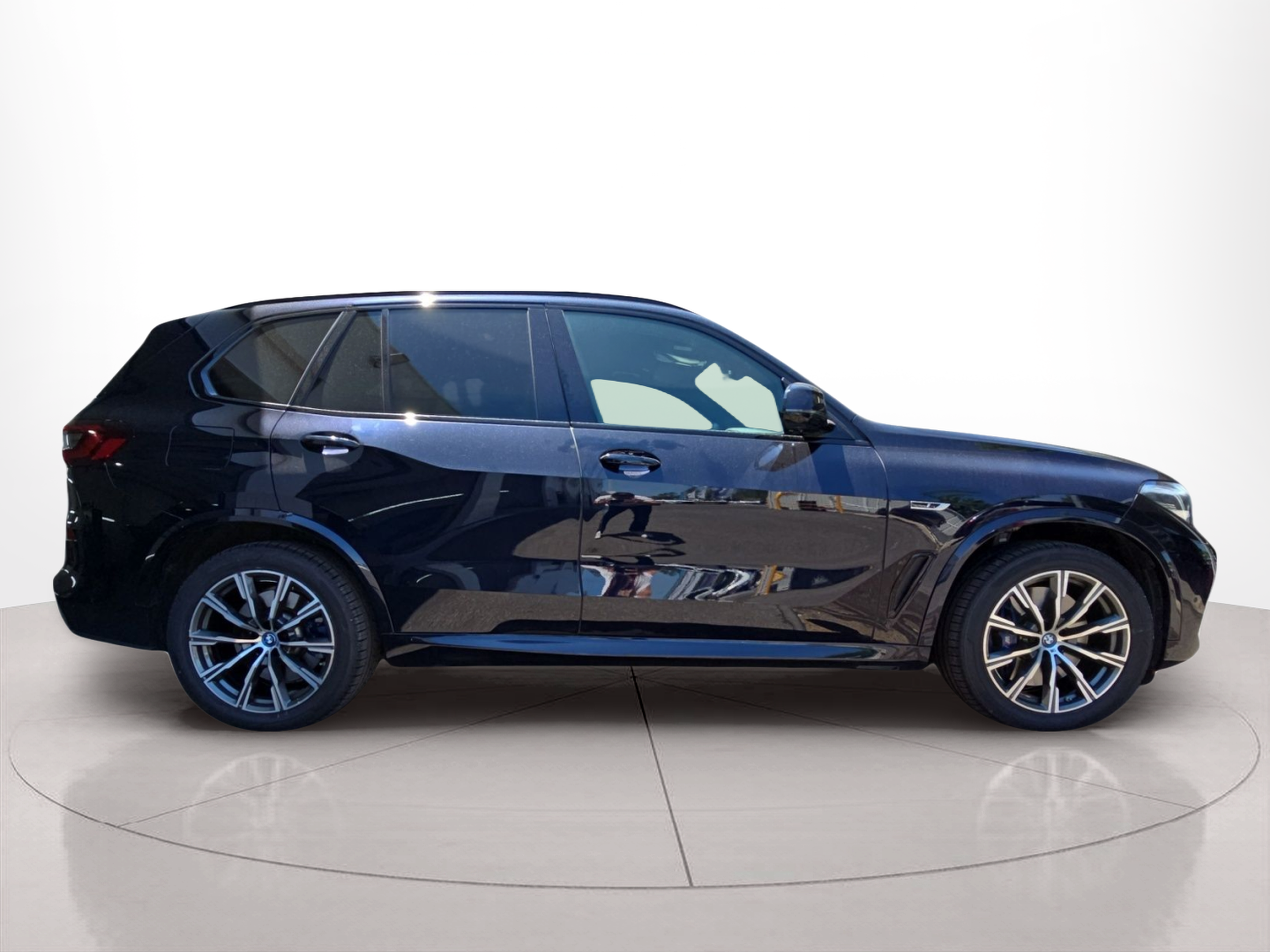 BMW X5 xDrive45e color Negro. Año 2022. 290KW(394CV). Elétrico / Gasolina Híbrido. En concesionario MCoutinho Bomcar Coimbra de Coimbra