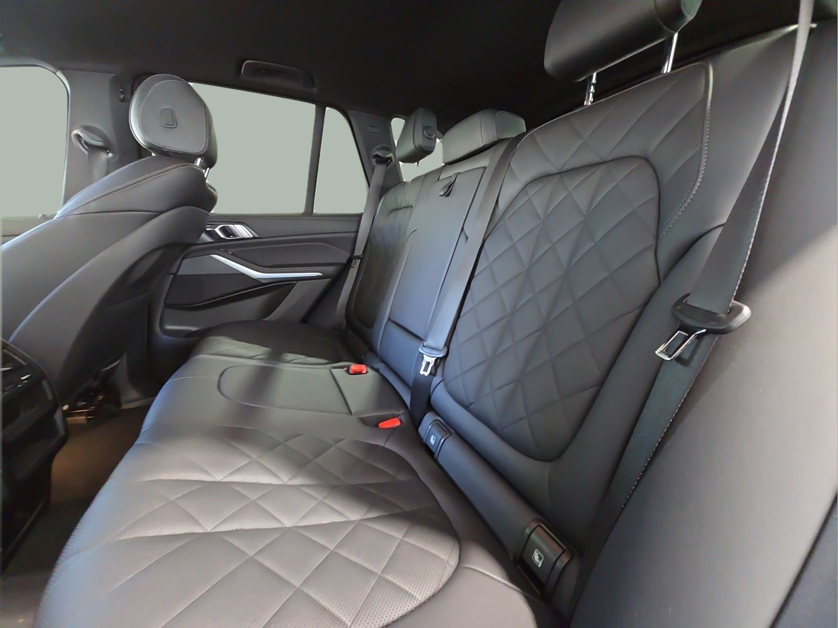 BMW X5 xDrive45e color Negro. Año 2022. 290KW(394CV). Elétrico / Gasolina Híbrido. En concesionario MCoutinho Bomcar Coimbra de Coimbra