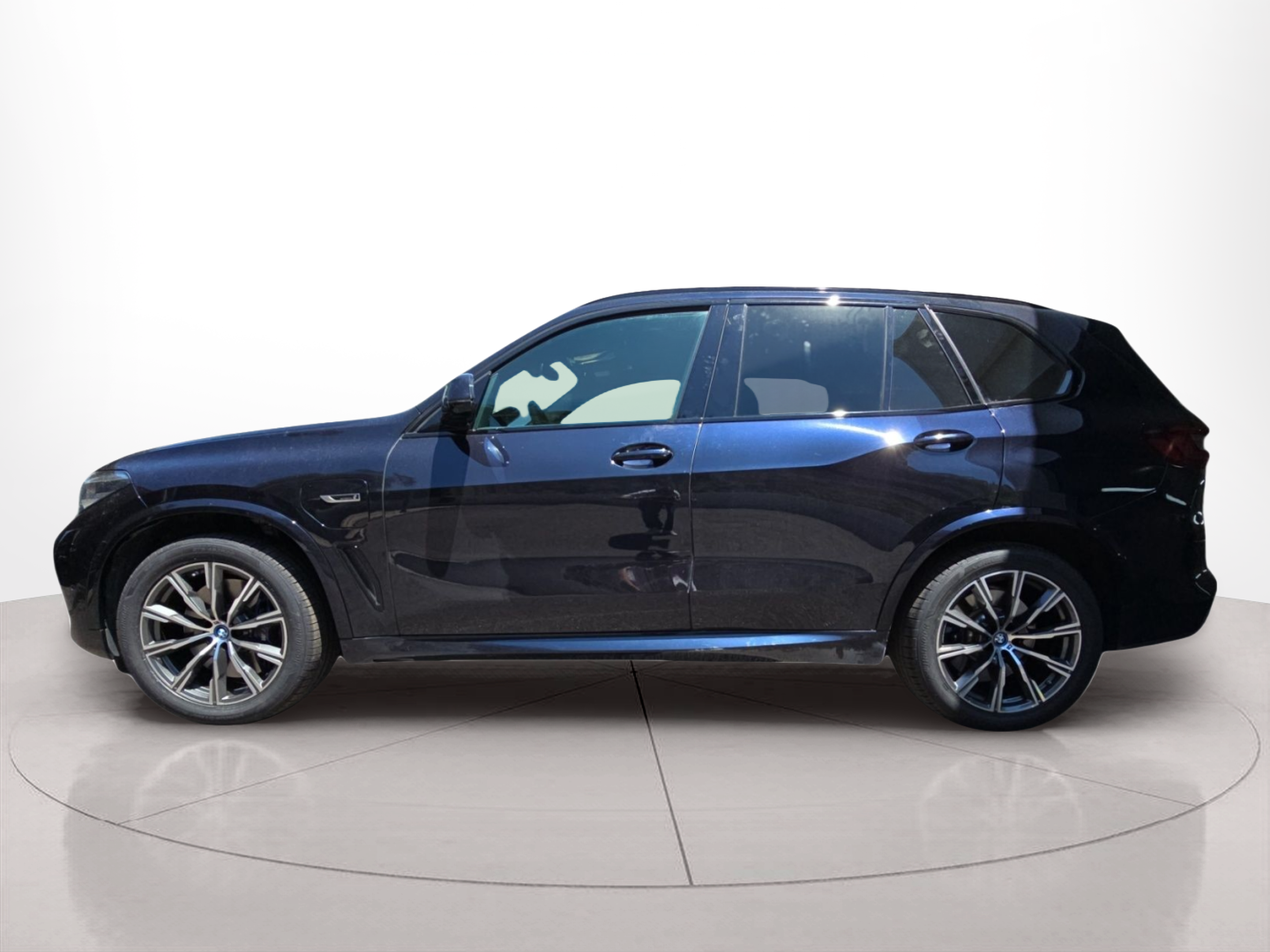Fotos de BMW X5 xDrive45e color Negro. Año 2022. 290KW(394CV). Elétrico / Gasolina Híbrido. En concesionario MCoutinho Bomcar Coimbra de Coimbra
