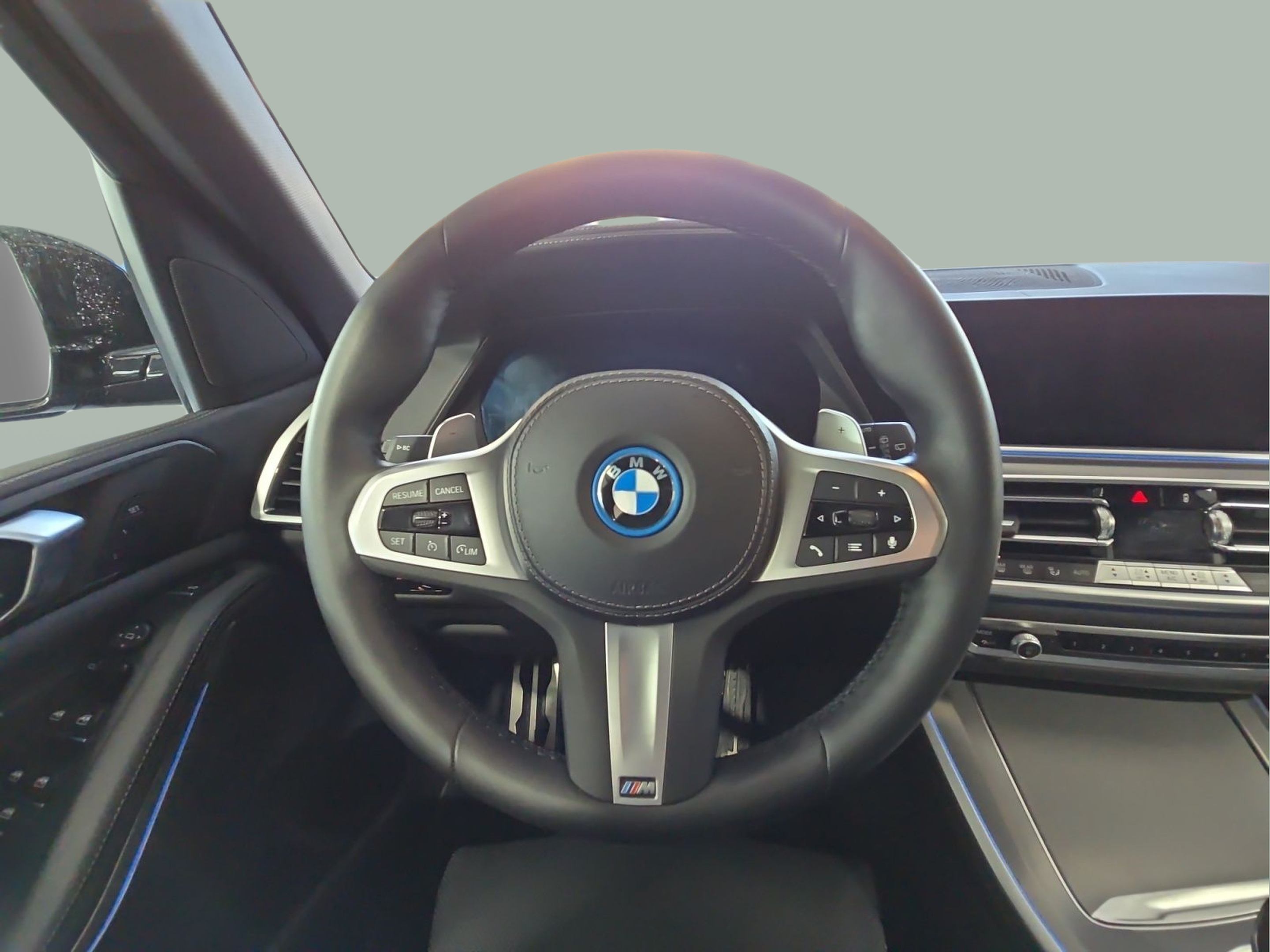 BMW X5 xDrive45e color Negro. Año 2022. 290KW(394CV). Elétrico / Gasolina Híbrido. En concesionario MCoutinho Bomcar Coimbra de Coimbra