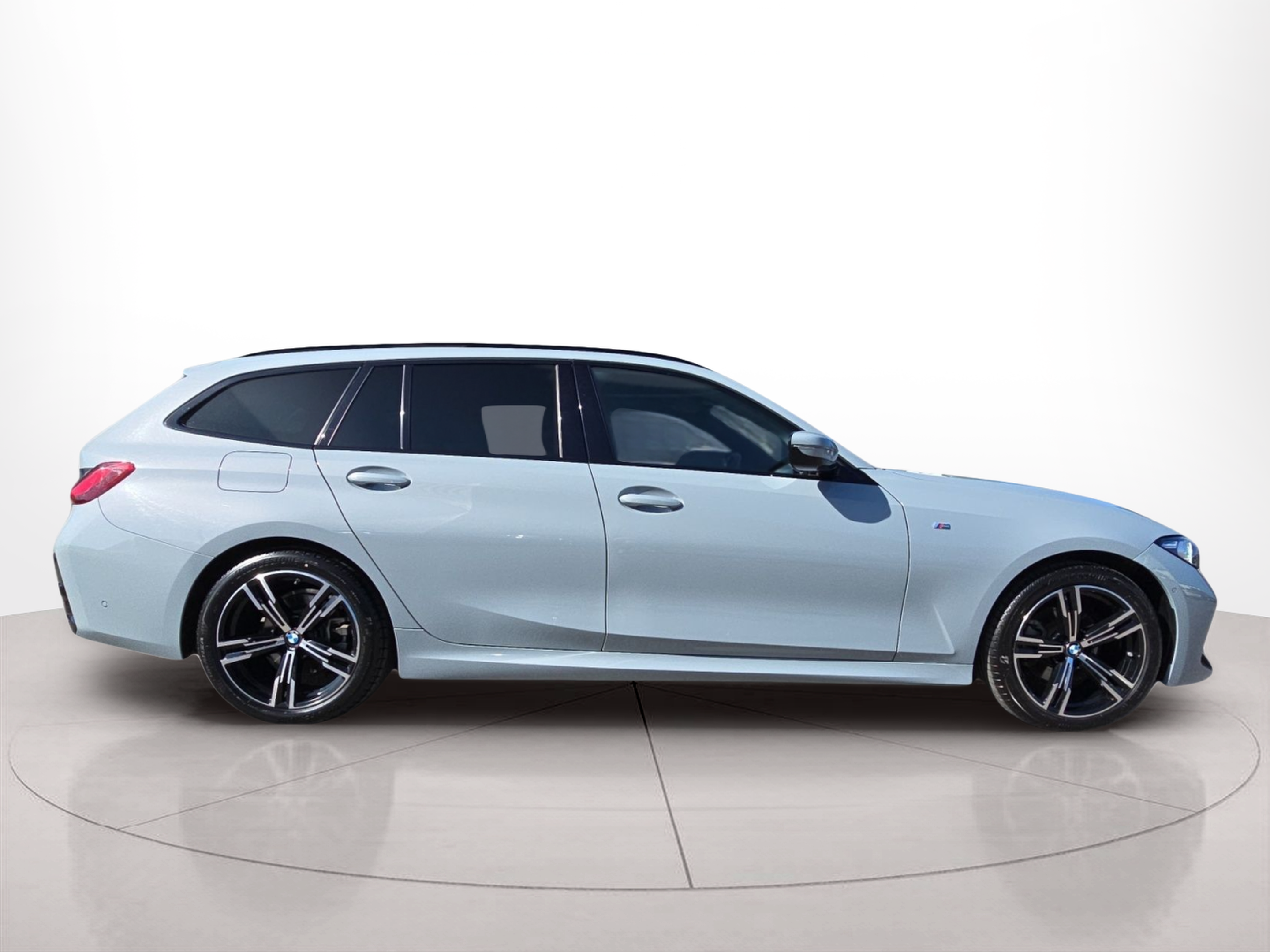 BMW Série 3 320d Touring color Gris. Año 2024. 140KW(190CV). Diesel. En concesionario MCoutinho Bomcar Leiria de Leiria