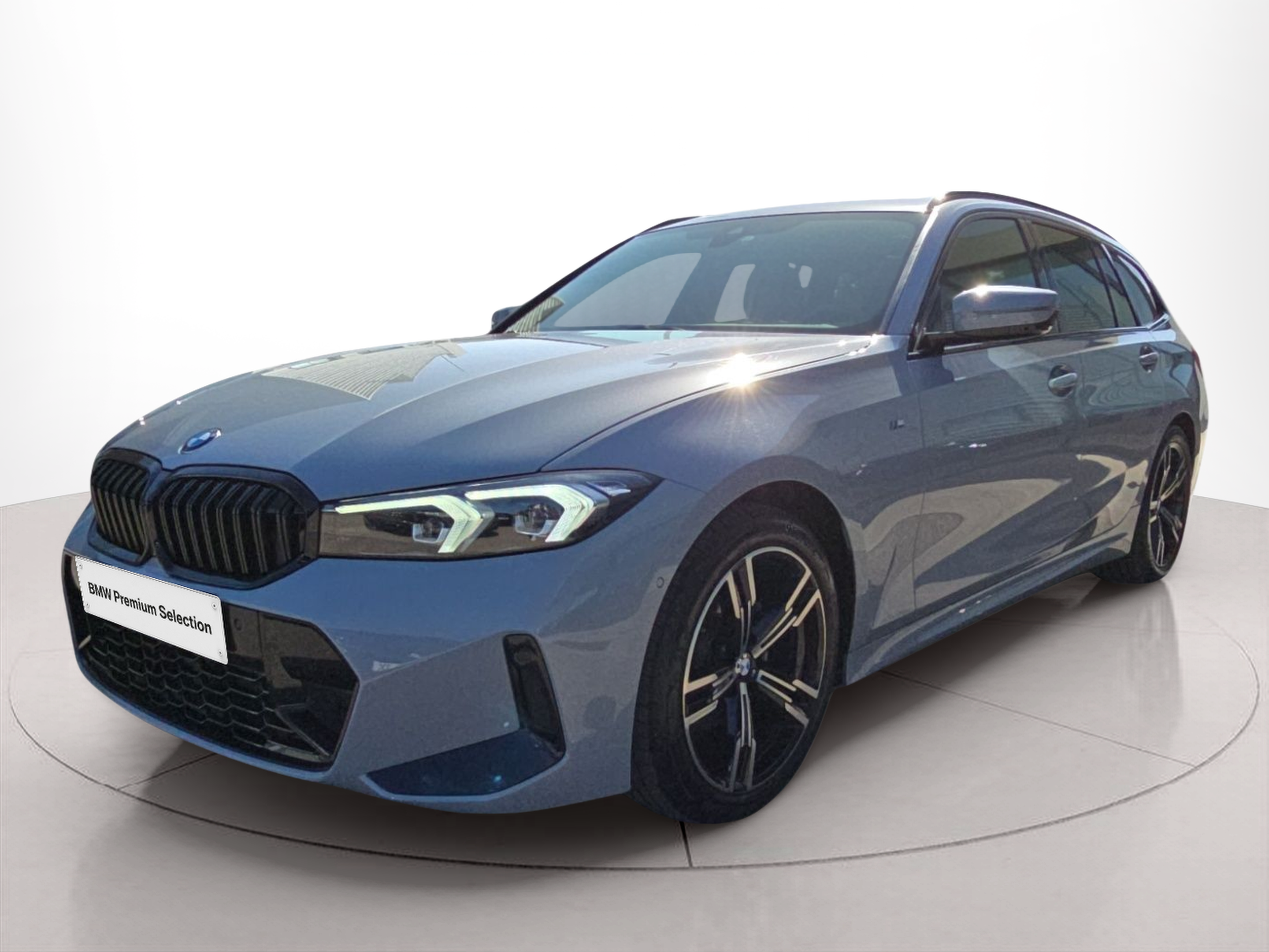 Fotos de BMW Série 3 320d Touring color Gris. Año 2024. 140KW(190CV). Diesel. En concesionario MCoutinho Bomcar Leiria de Leiria