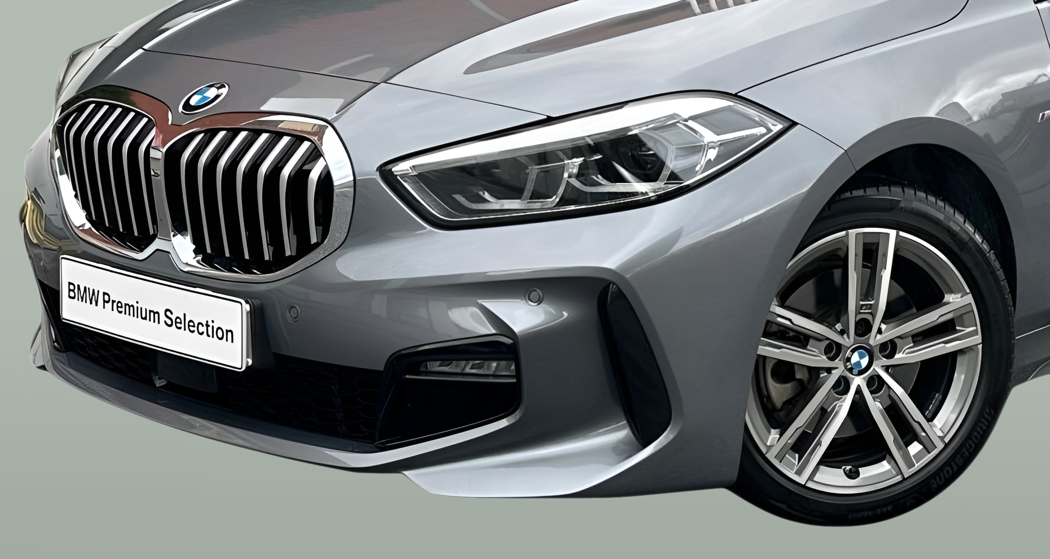 BMW Série 1 116d color Gris. Año 2024. 85KW(116CV). Diesel. En concesionario MCoutinho - Bragança de Bragança