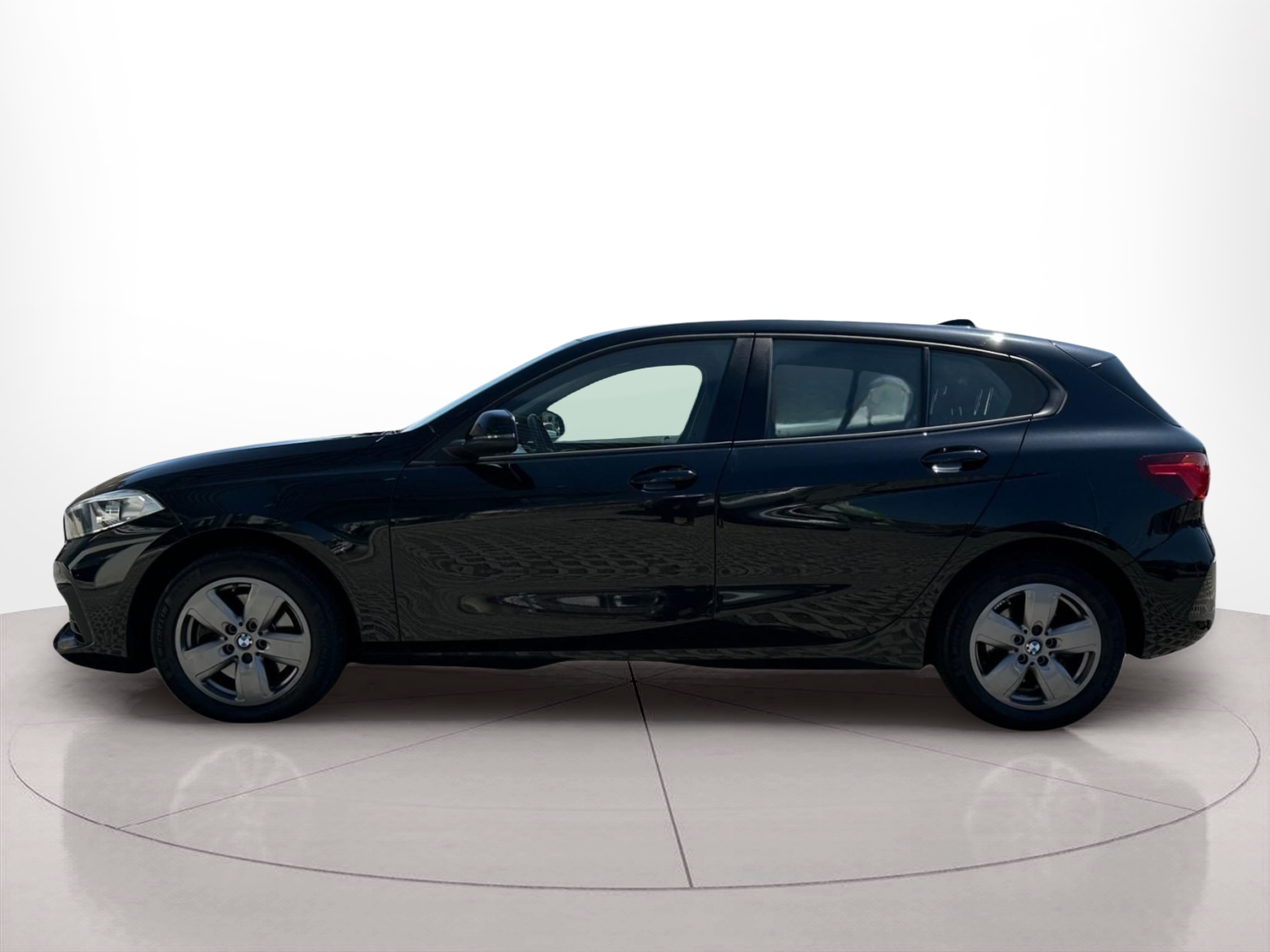Fotos de BMW Série 1 116d color Negro. Año 2020. 85KW(116CV). Diesel. En concesionario MCoutinho - Bragança de Bragança