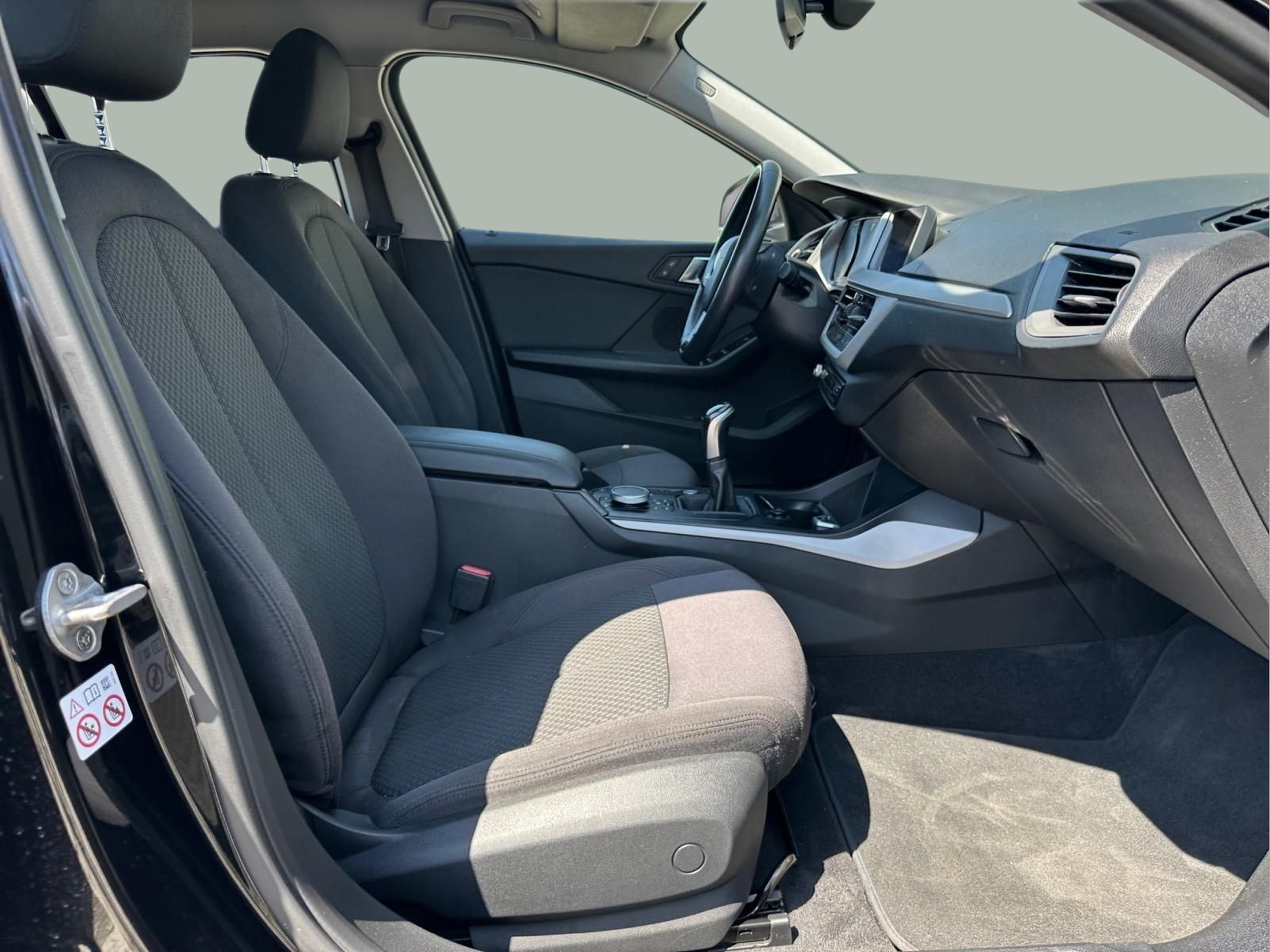 BMW Série 1 116d color Negro. Año 2020. 85KW(116CV). Diesel. En concesionario MCoutinho - Bragança de Bragança