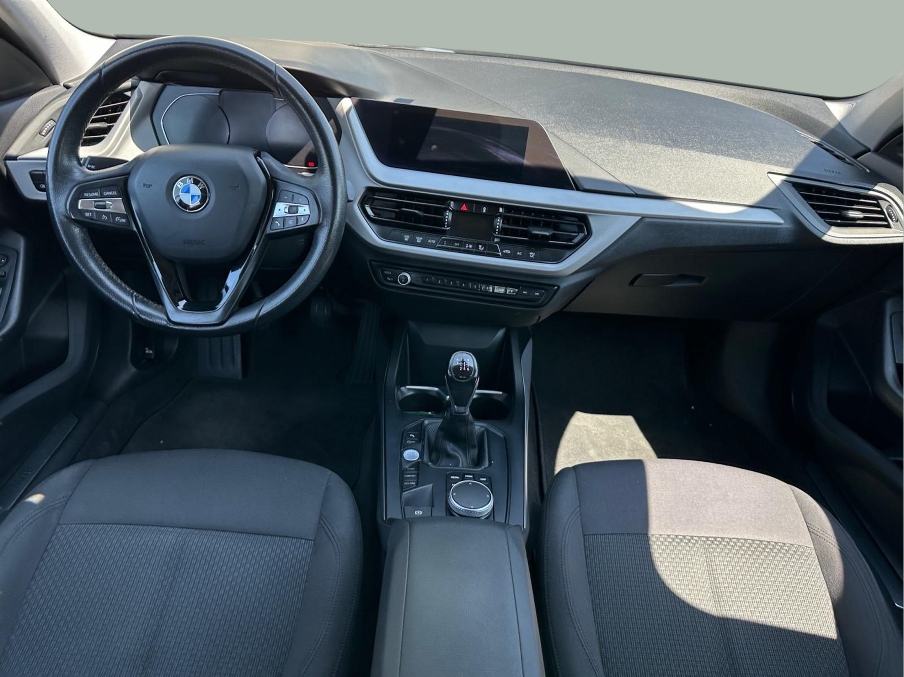 BMW Série 1 116d color Negro. Año 2020. 85KW(116CV). Diesel. En concesionario MCoutinho - Bragança de Bragança