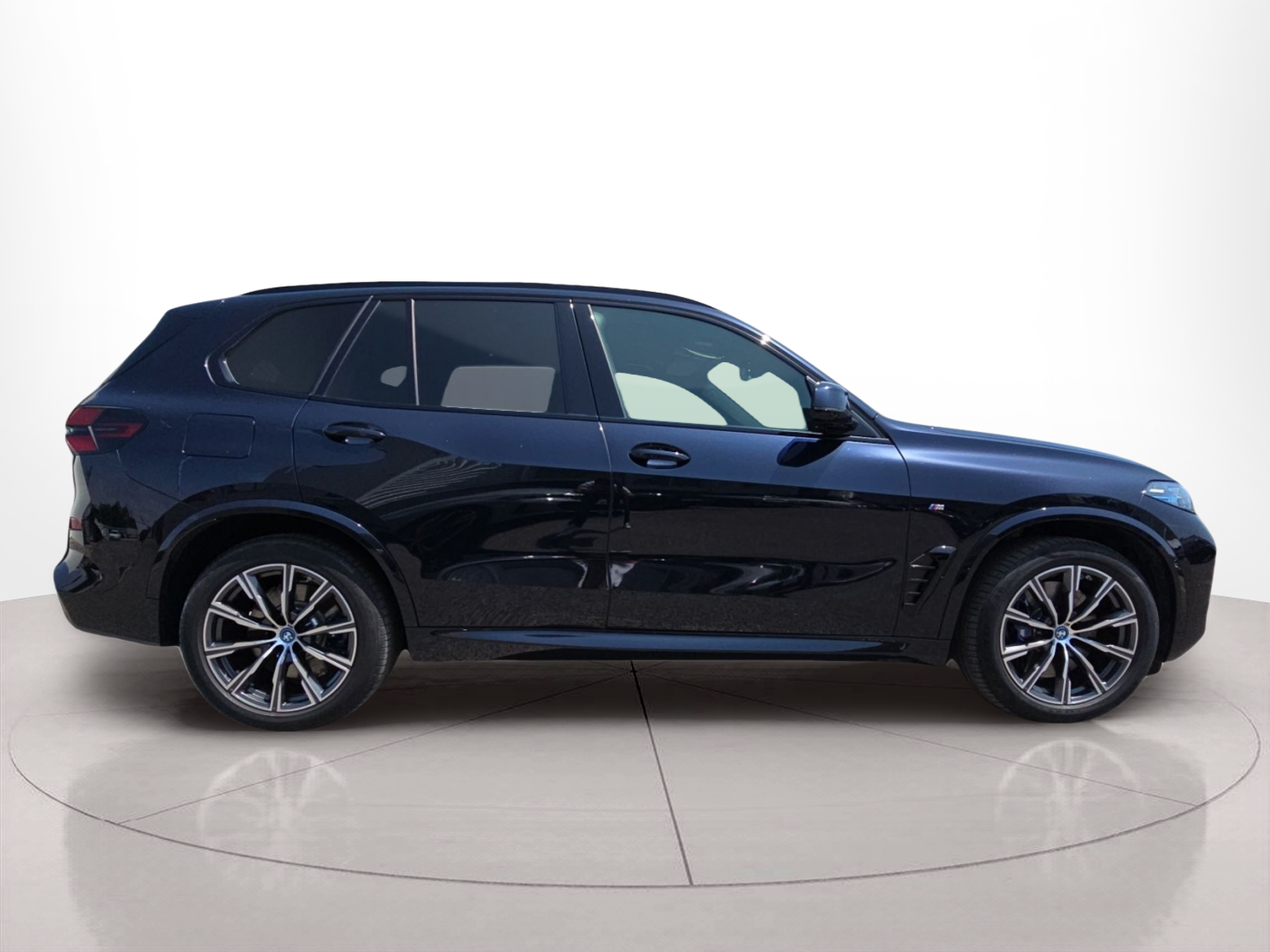 BMW X5 xDrive50e color Negro. Año 2024. 360KW(489CV). Elétrico / Gasolina Híbrido. En concesionario MCoutinho Bomcar Leiria de Leiria