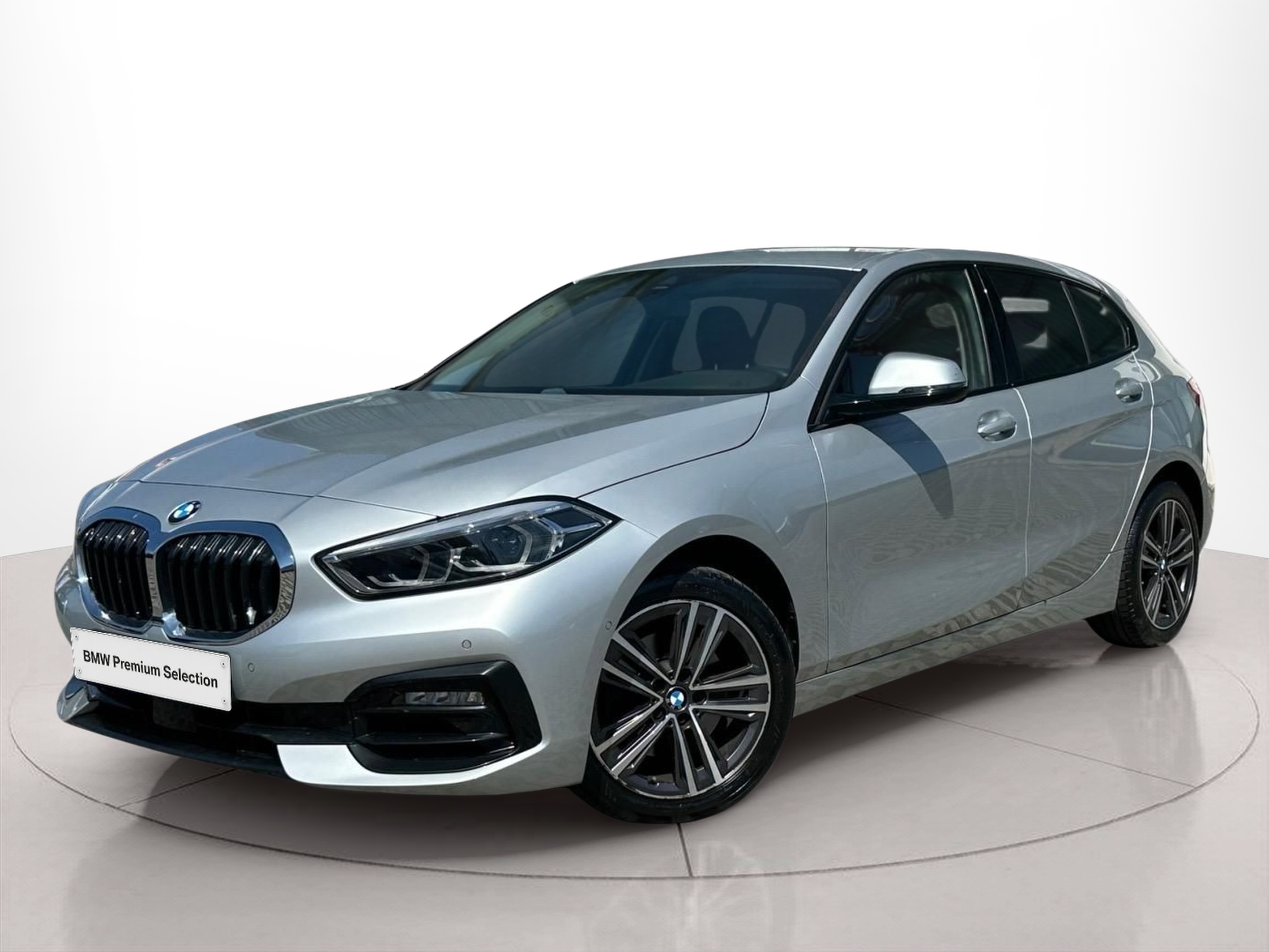 Fotos de BMW Série 1 118i color Gris Plata. Año 2020. 103KW(140CV). Gasolina. En concesionario MCoutinho - Bragança de Bragança