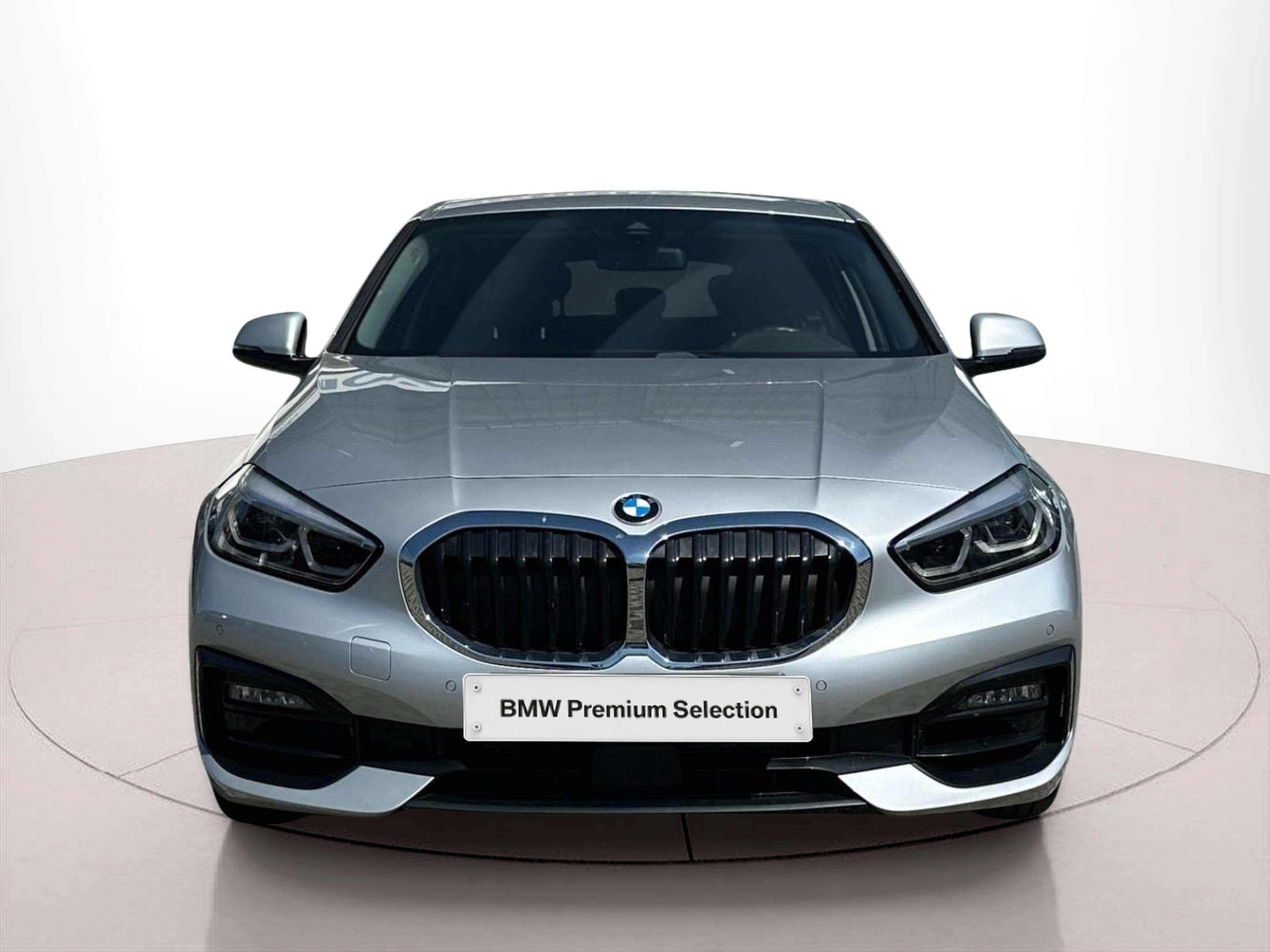Fotos de BMW Série 1 118i color Gris Plata. Año 2020. 103KW(140CV). Gasolina. En concesionario MCoutinho - Bragança de Bragança