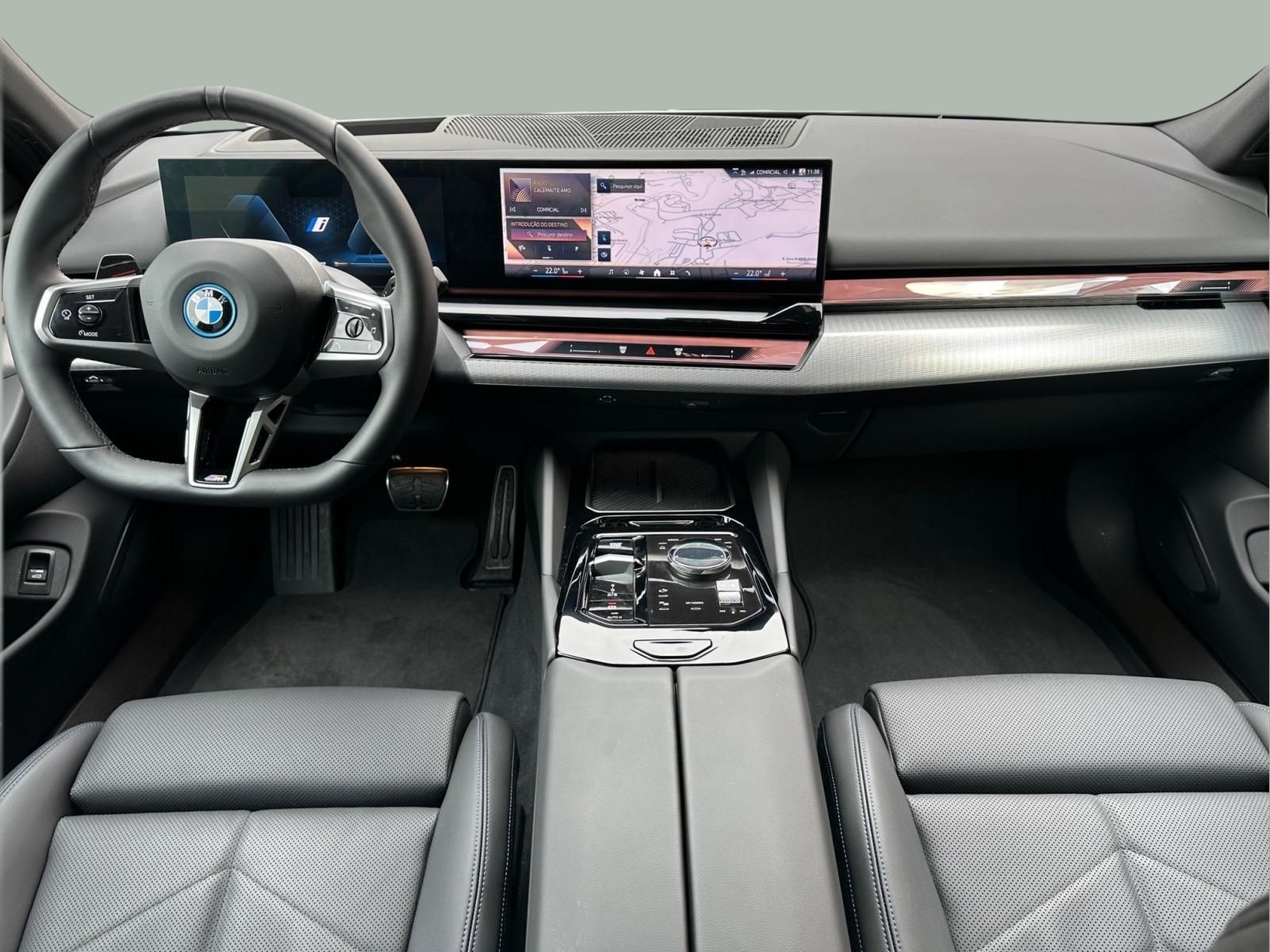 BMW i5 eDrive40 color Gris. Año 2024. 250KW(340CV). Elétrico. En concesionario MCoutinho - Vila Real de Vila Real