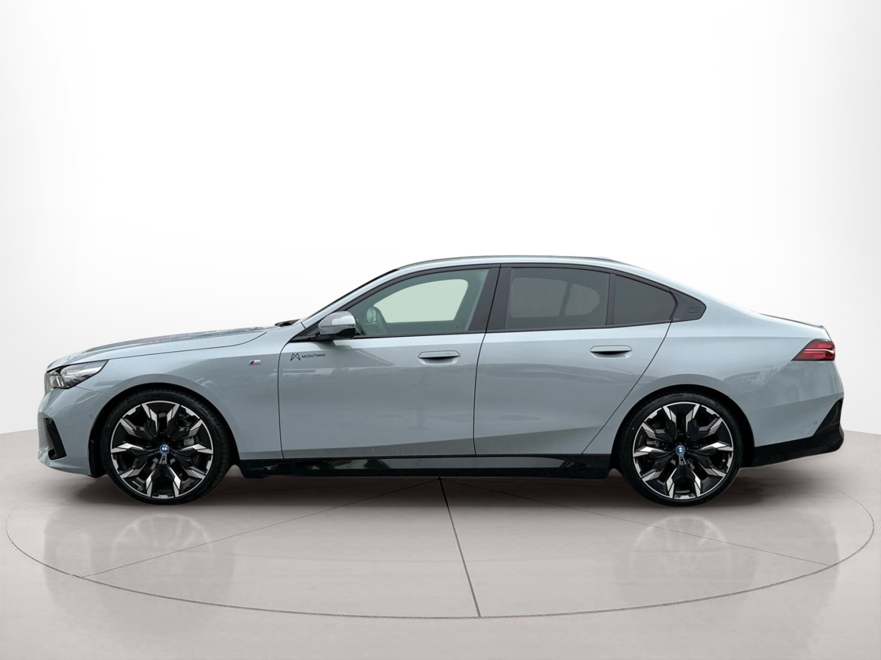 Fotos de BMW i5 eDrive40 color Gris. Año 2024. 250KW(340CV). Elétrico. En concesionario MCoutinho - Vila Real de Vila Real