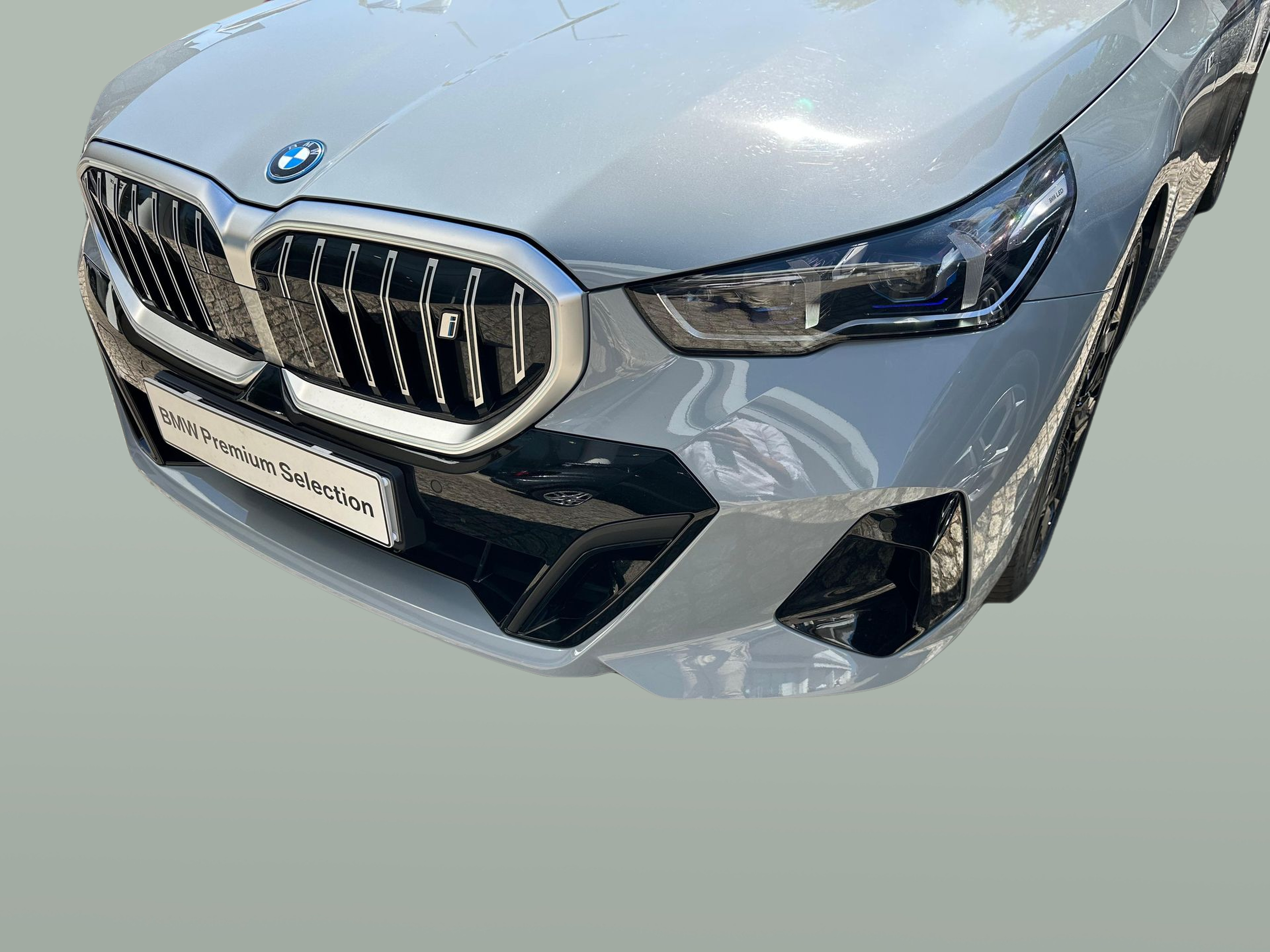 BMW i5 eDrive40 color Gris. Año 2024. 250KW(340CV). Elétrico. En concesionario MCoutinho - Vila Real de Vila Real