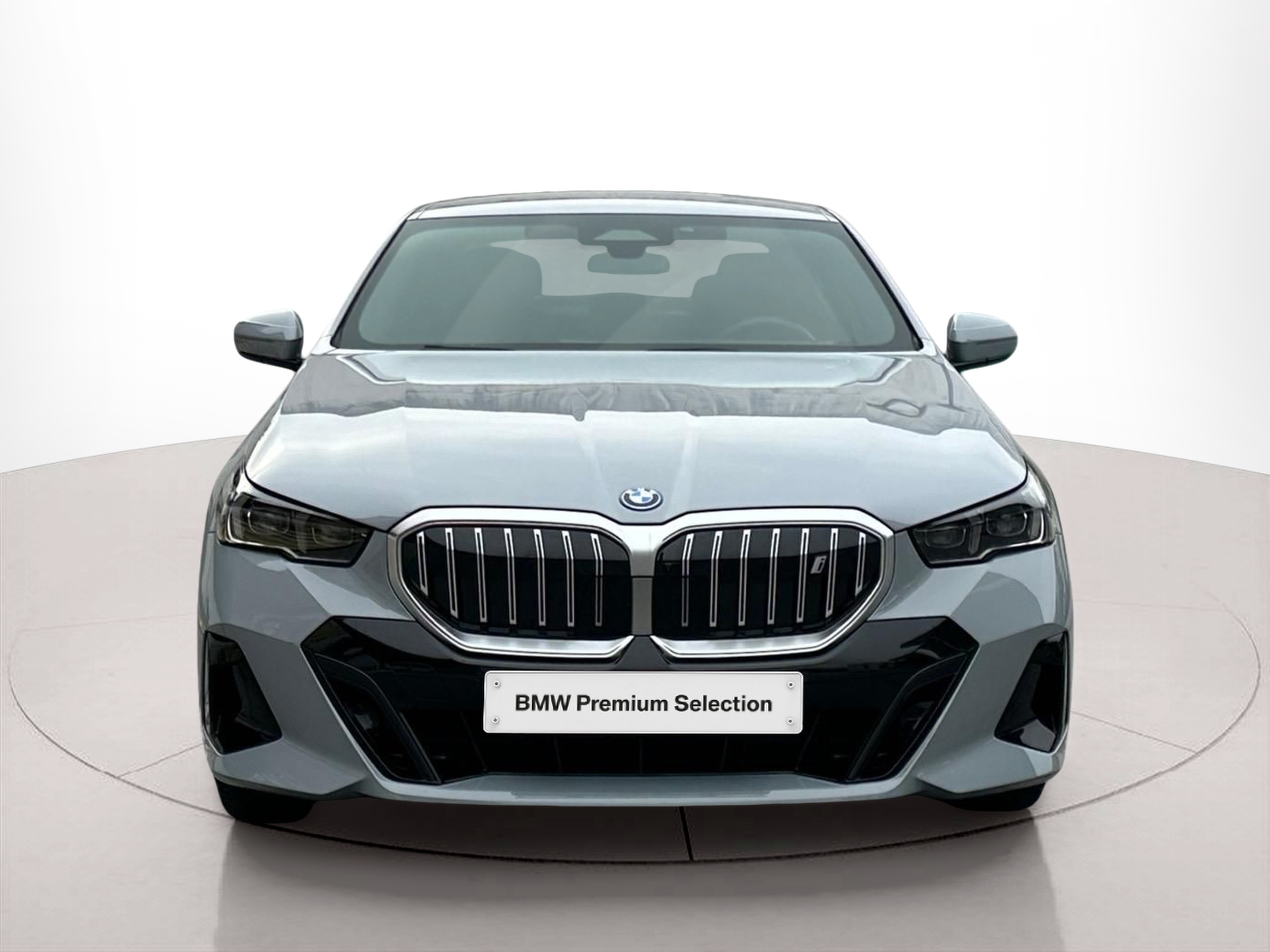 Fotos de BMW i5 eDrive40 color Gris. Año 2024. 250KW(340CV). Elétrico. En concesionario MCoutinho - Vila Real de Vila Real