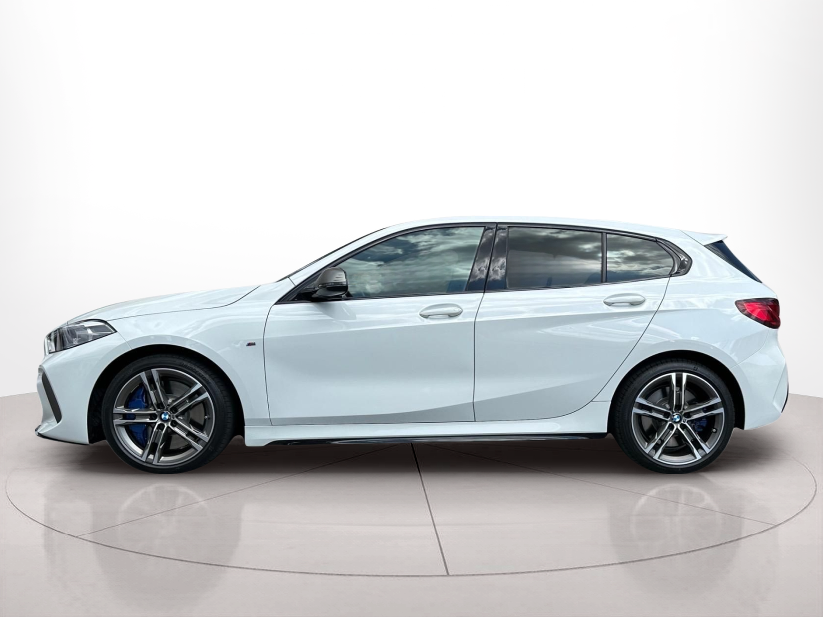 Fotos de BMW Série 1 M135i xDrive color Blanco. Año 2021. 225KW(306CV). Gasolina. En concesionario MCoutinho - Vila Real de Vila Real