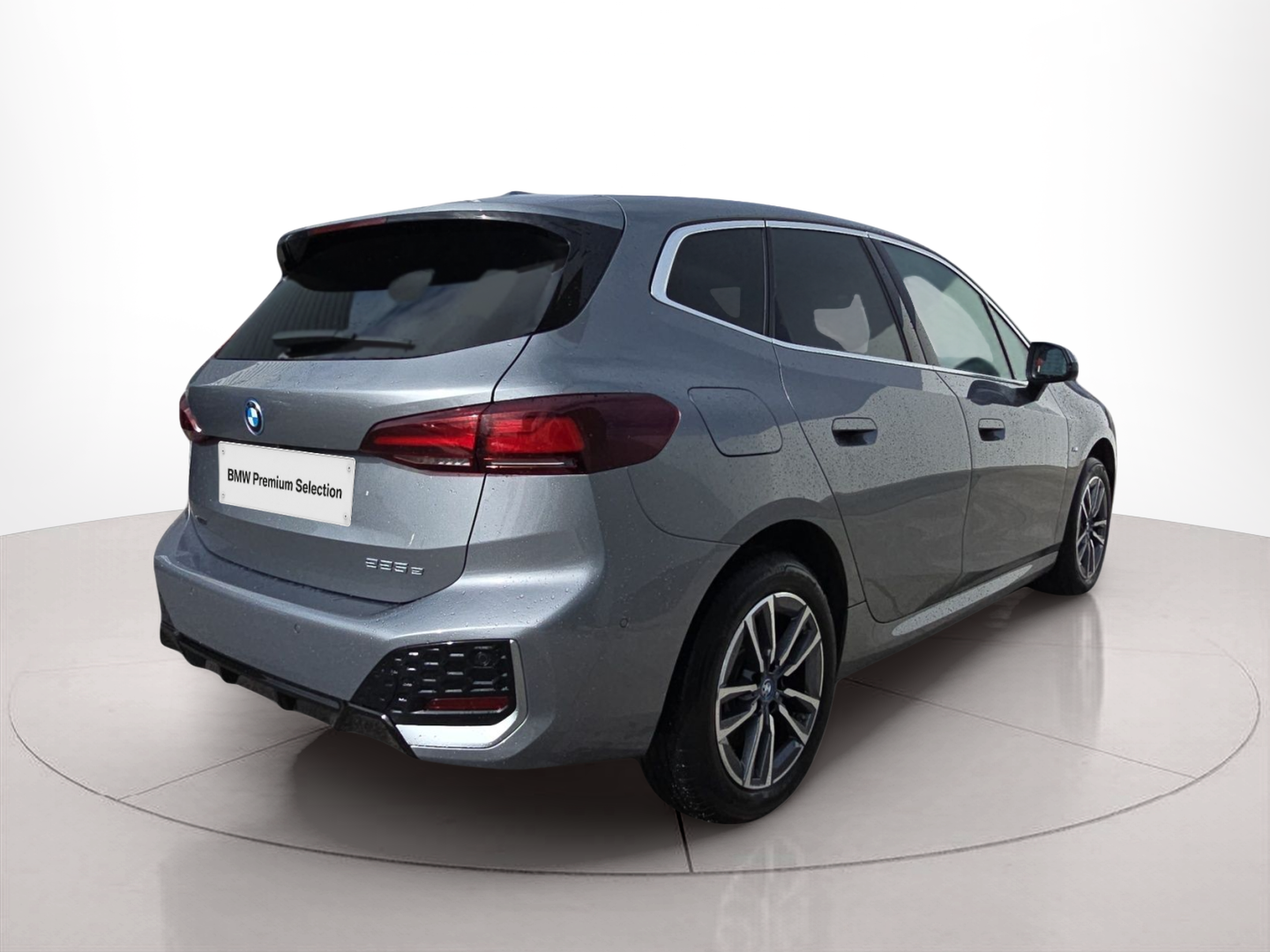 BMW Série 2 225xe Active Tourer color Gris. Año 2023. 180KW(245CV). Elétrico / Gasolina Híbrido. En concesionario MCoutinho Bomcar Leiria de Leiria