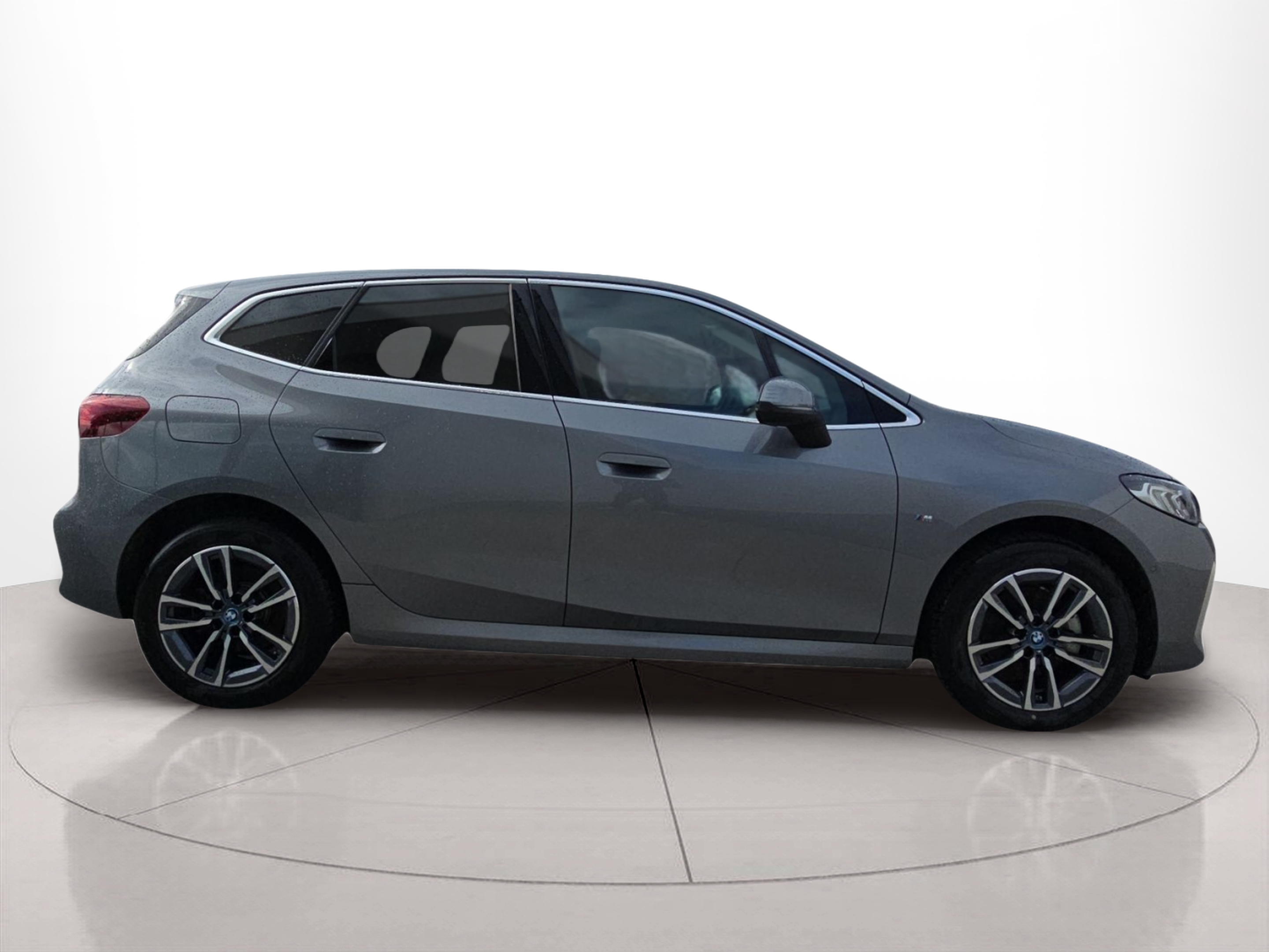 BMW Série 2 225xe Active Tourer color Gris. Año 2023. 180KW(245CV). Elétrico / Gasolina Híbrido. En concesionario MCoutinho Bomcar Leiria de Leiria