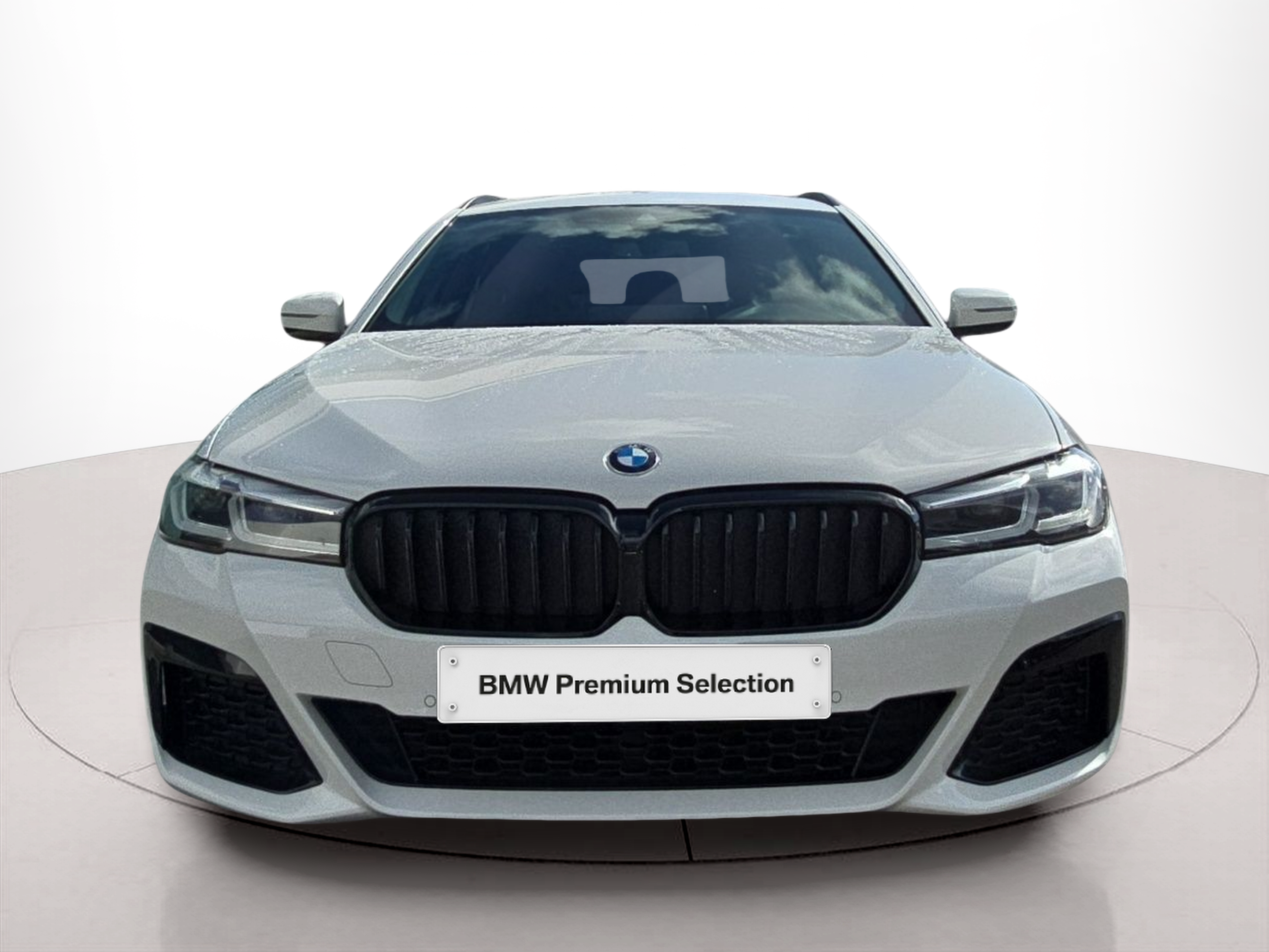 Fotos de BMW Série 5 520e Touring color Blanco. Año 2021. 150KW(204CV). Elétrico / Gasolina Híbrido. En concesionario MCoutinho Bomcar Leiria de Leiria