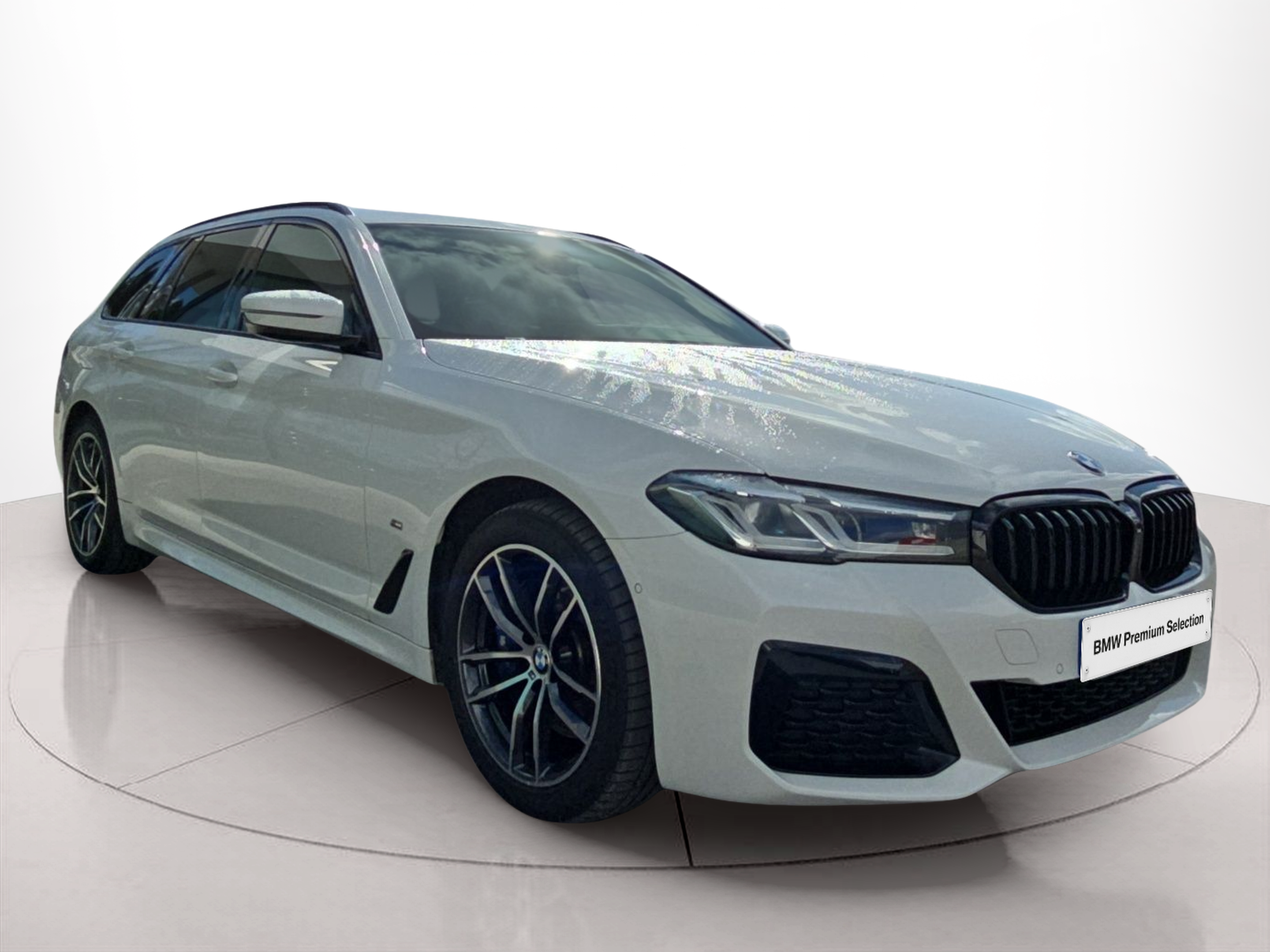 BMW Série 5 520e Touring color Blanco. Año 2021. 150KW(204CV). Elétrico / Gasolina Híbrido. En concesionario MCoutinho Bomcar Leiria de Leiria