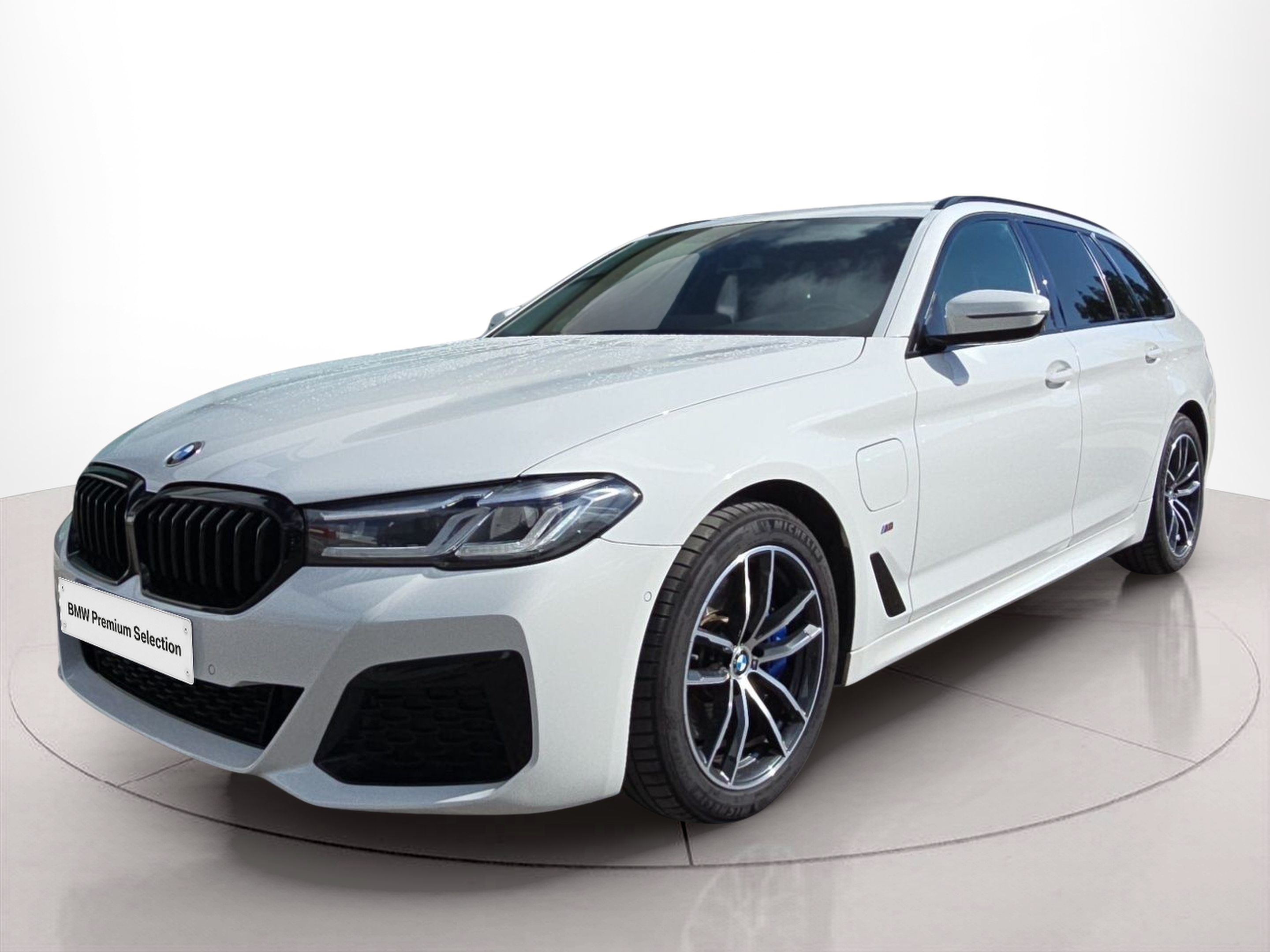 Fotos de BMW Série 5 520e Touring color Blanco. Año 2021. 150KW(204CV). Elétrico / Gasolina Híbrido. En concesionario MCoutinho Bomcar Leiria de Leiria