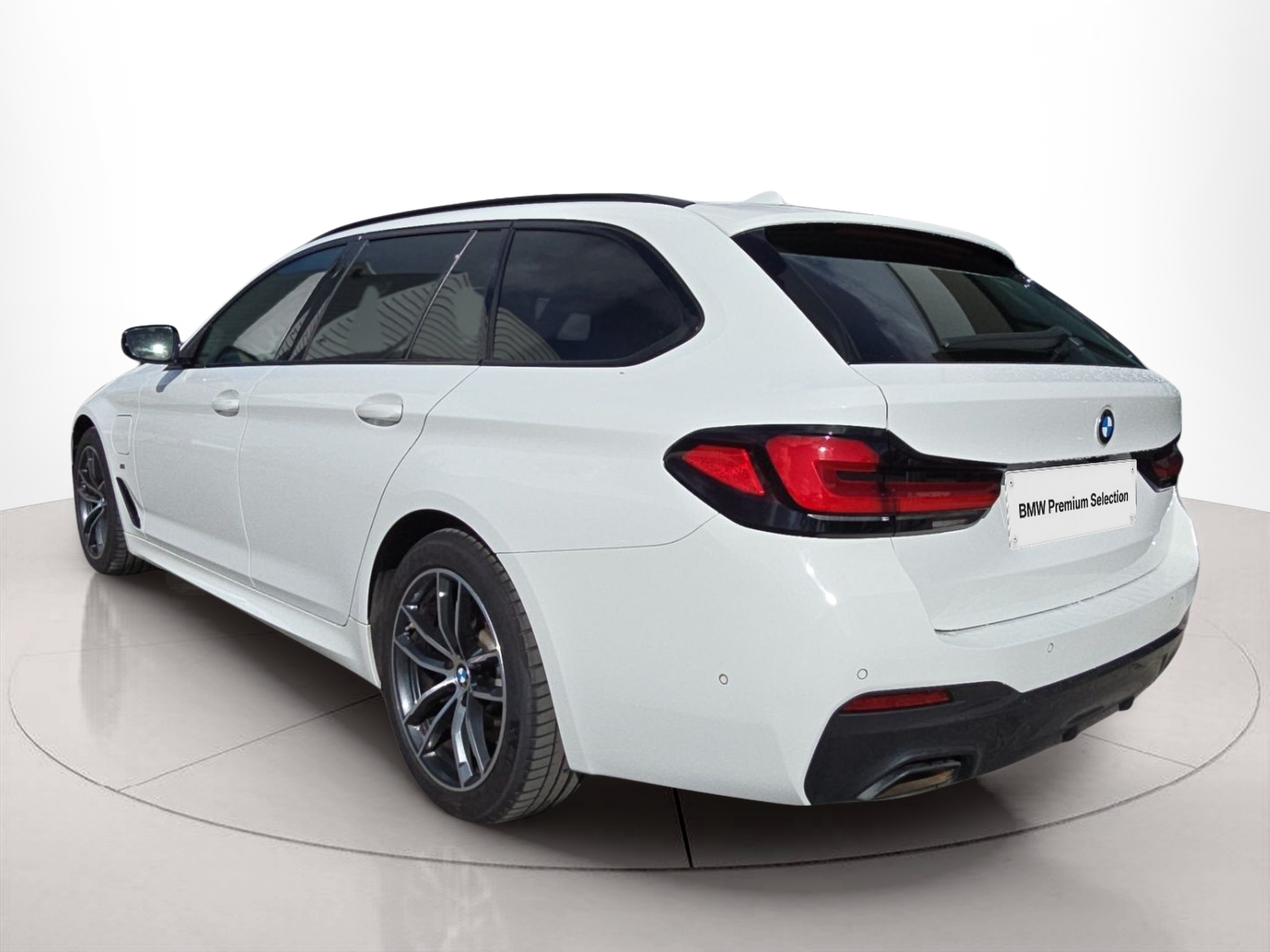 BMW Série 5 520e Touring color Blanco. Año 2021. 150KW(204CV). Elétrico / Gasolina Híbrido. En concesionario MCoutinho Bomcar Leiria de Leiria