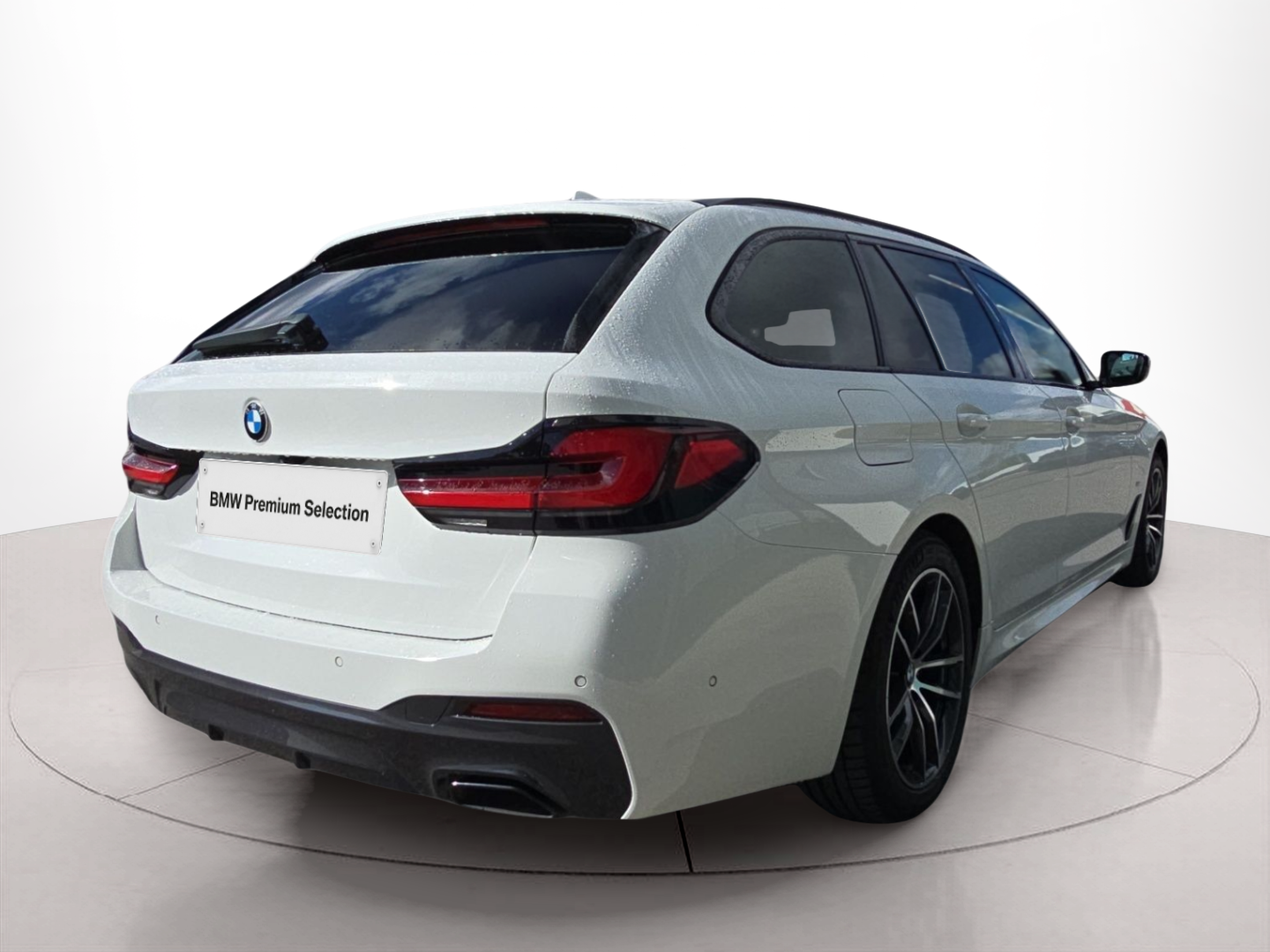 BMW Série 5 520e Touring color Blanco. Año 2021. 150KW(204CV). Elétrico / Gasolina Híbrido. En concesionario MCoutinho Bomcar Leiria de Leiria