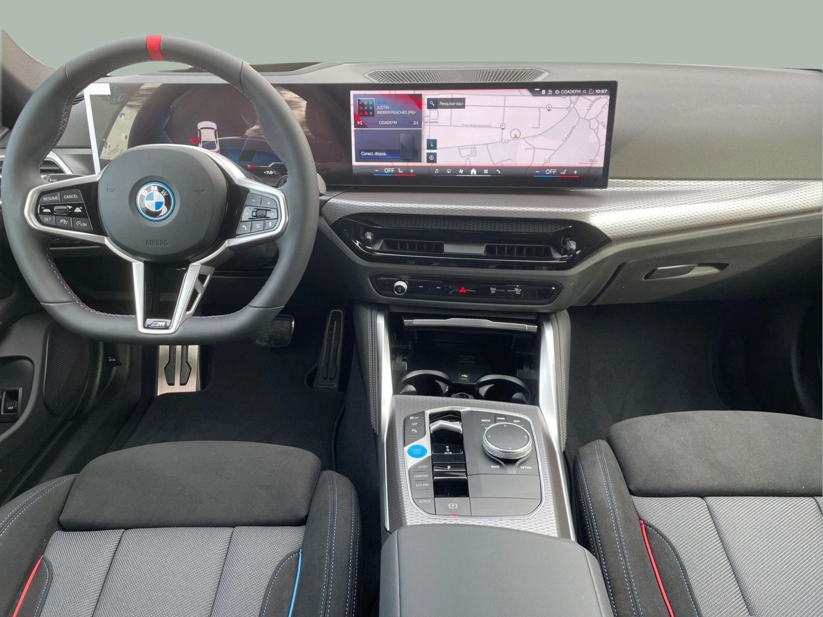 BMW i4 i4 M50 color Blanco. Año 2025. 400KW(544CV). Elétrico. En concesionario MCoutinho - Viseu de Viseu