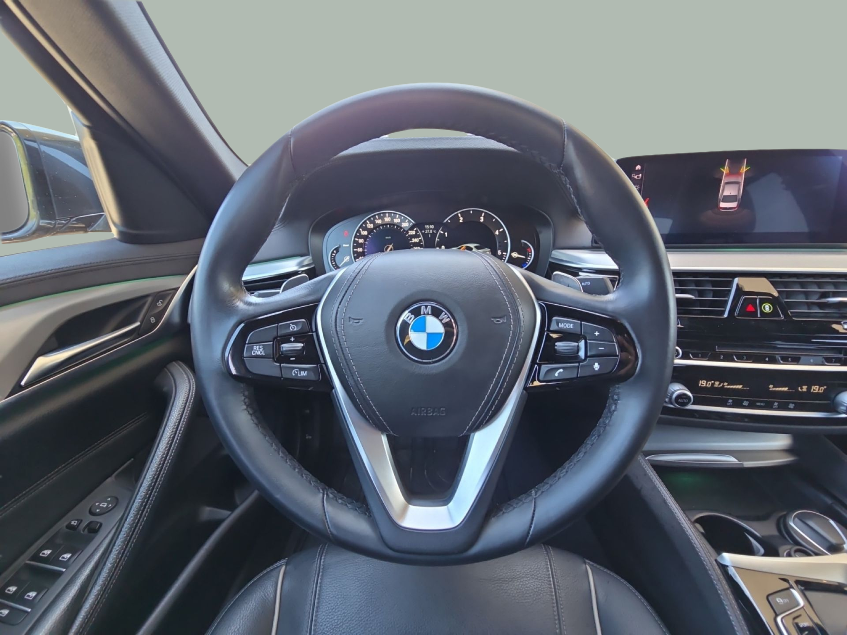 BMW Série 5 520d Berlina color Gris. Año 2019. 140KW(190CV). Diesel. En concesionario MCoutinho Bomcar Leiria de Leiria